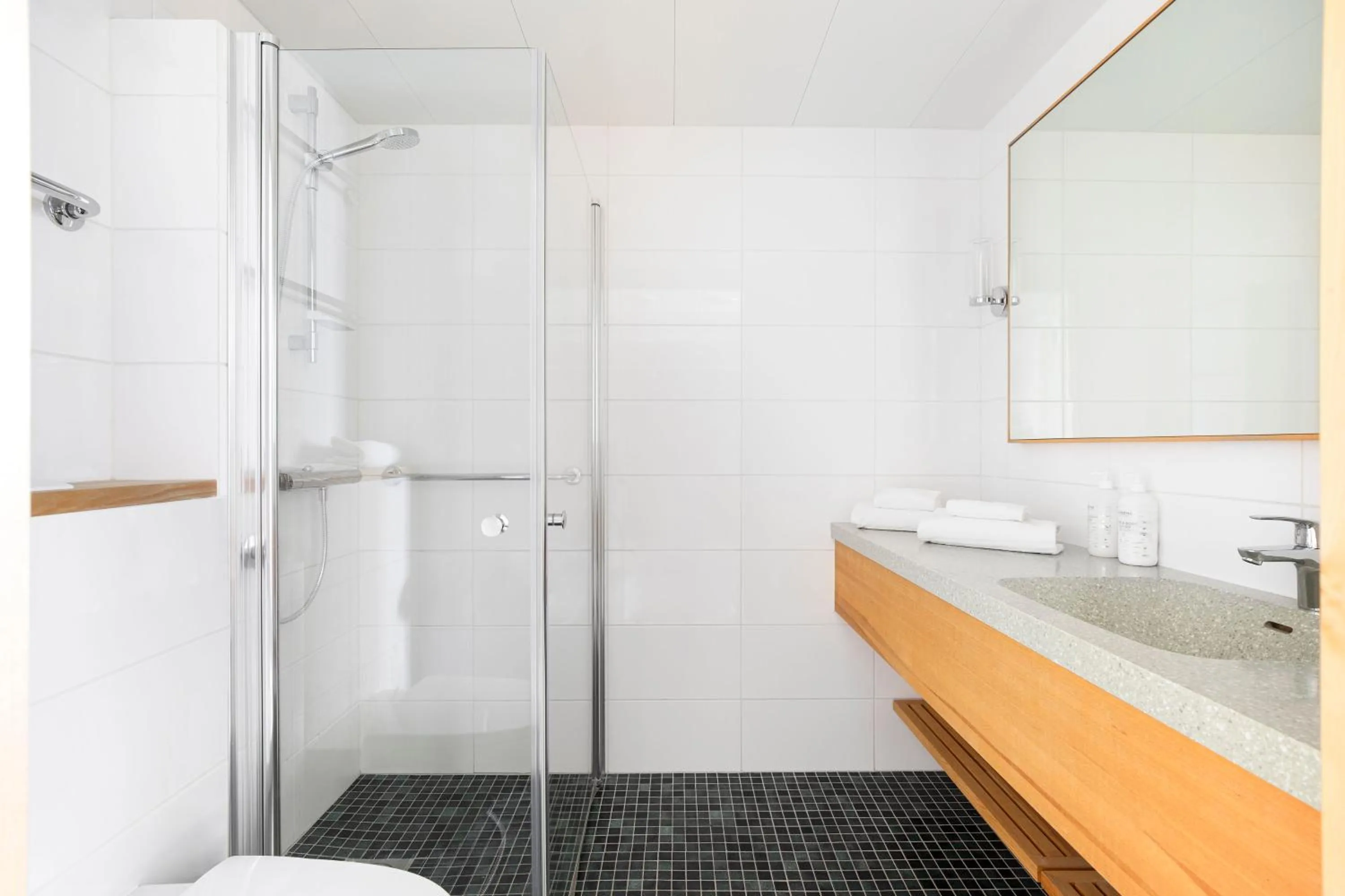 Shower in Original Sokos Hotel Tapiola Garden Espoo