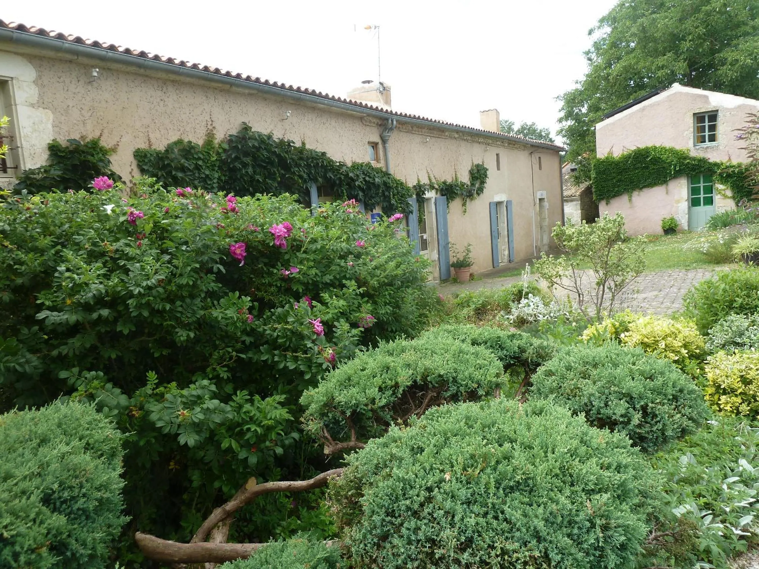 Facade/entrance in Au Son du Jardin Poitevin