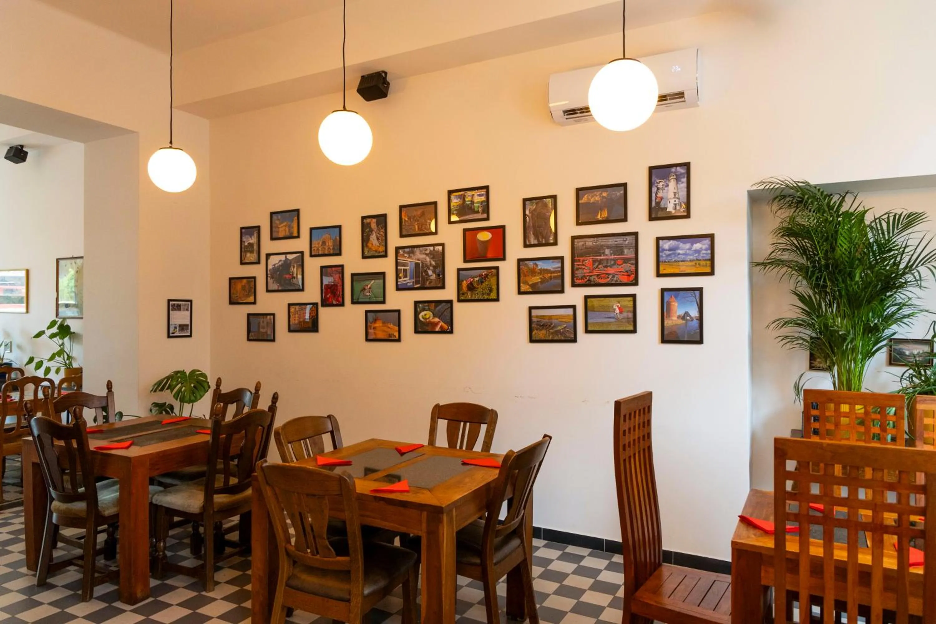 Restaurant/places to eat in Noclegi Stadion Bed & Breakfast