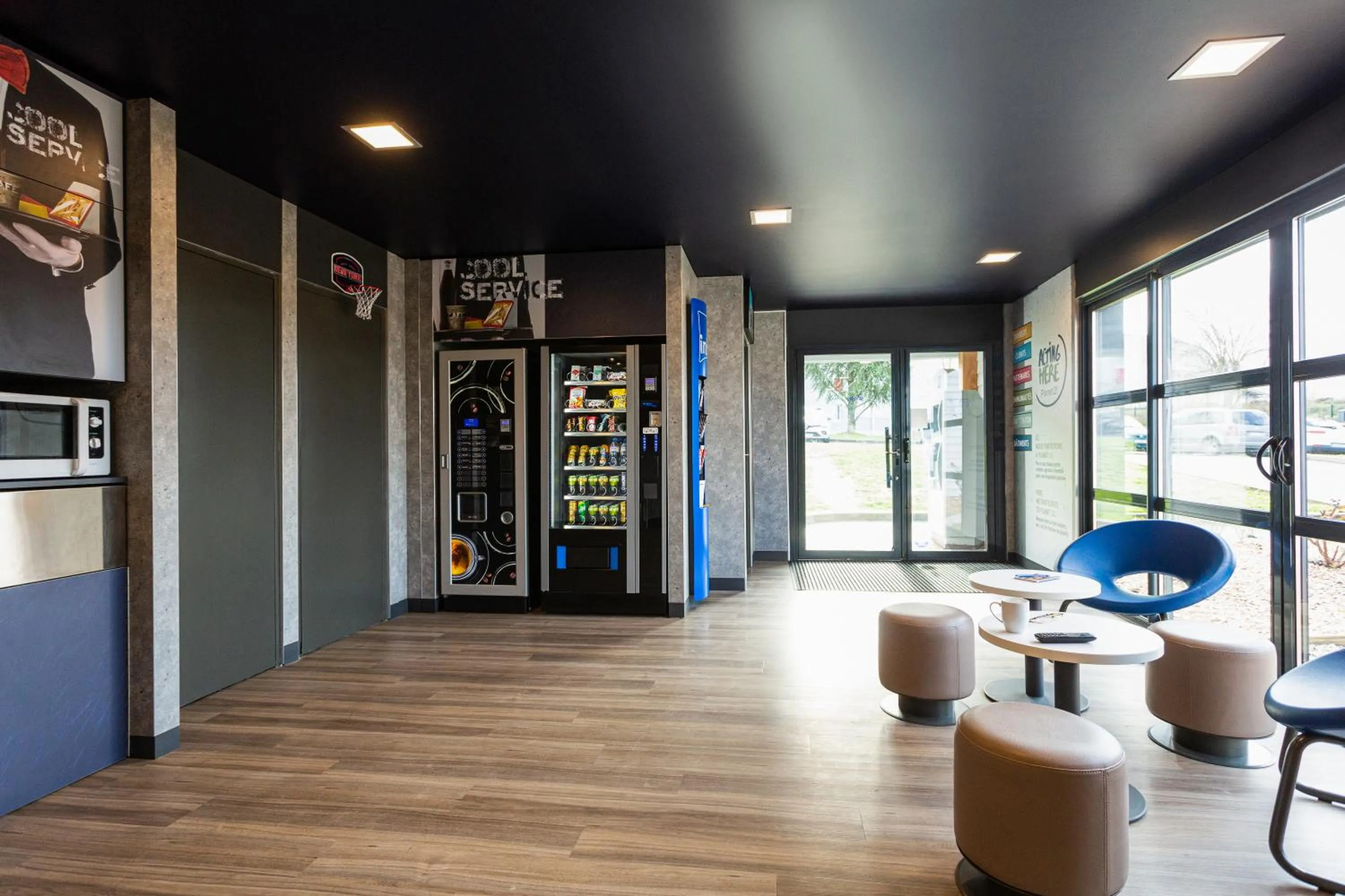 Lobby or reception in ibis budget Angoulême Nord