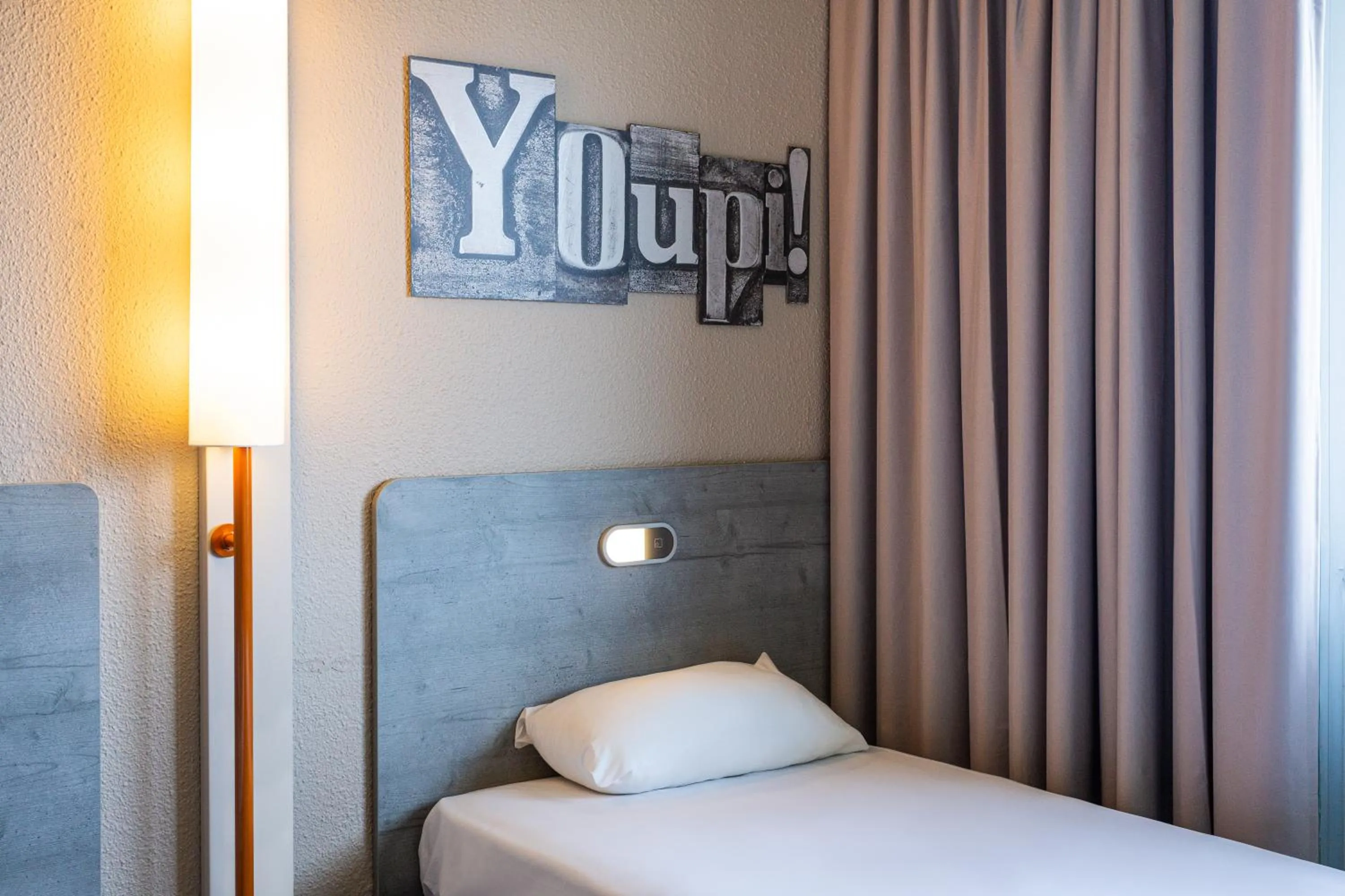 Bed in ibis budget Angoulême Nord