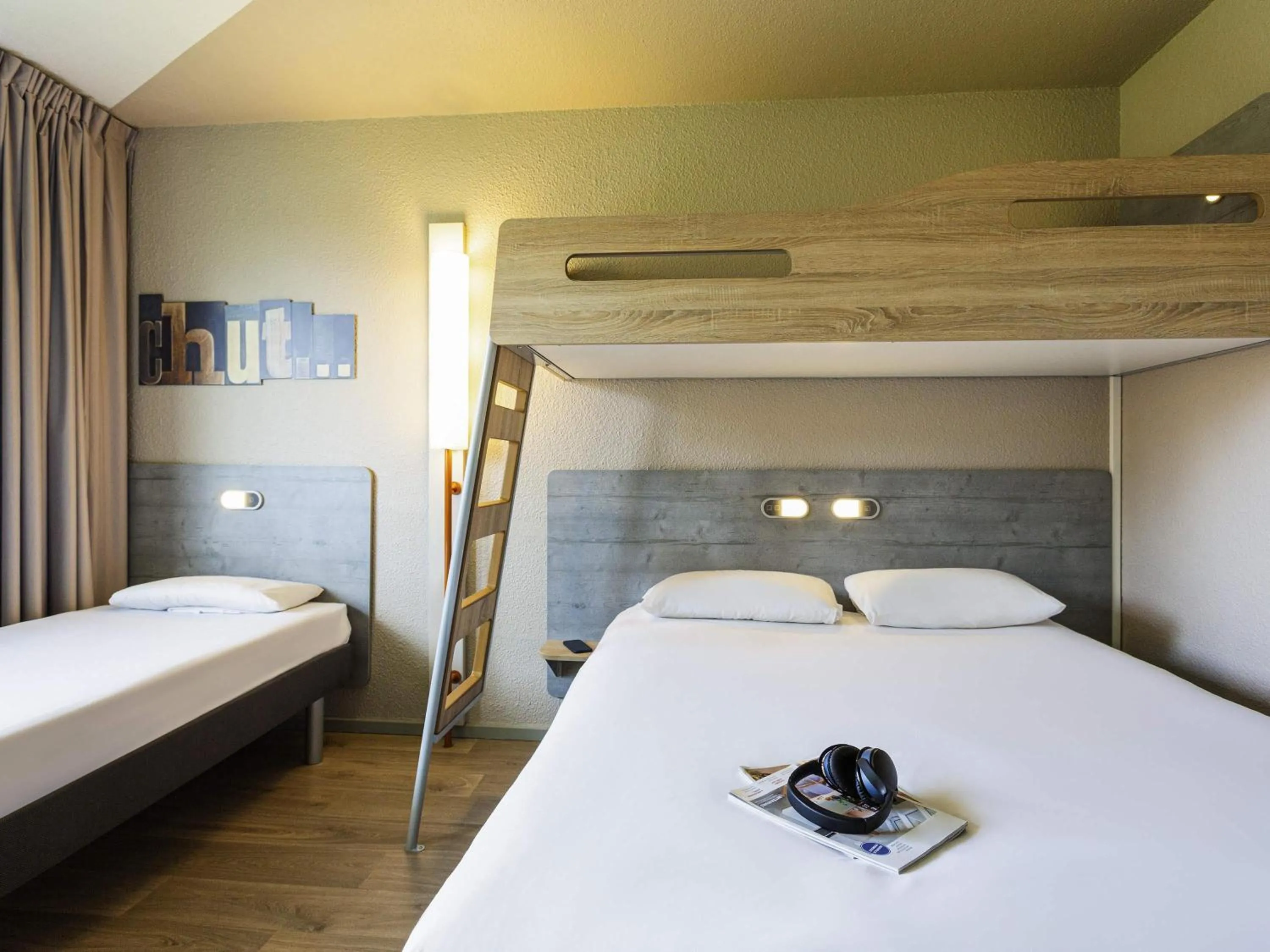 Bedroom, Bed in ibis budget Angoulême Nord