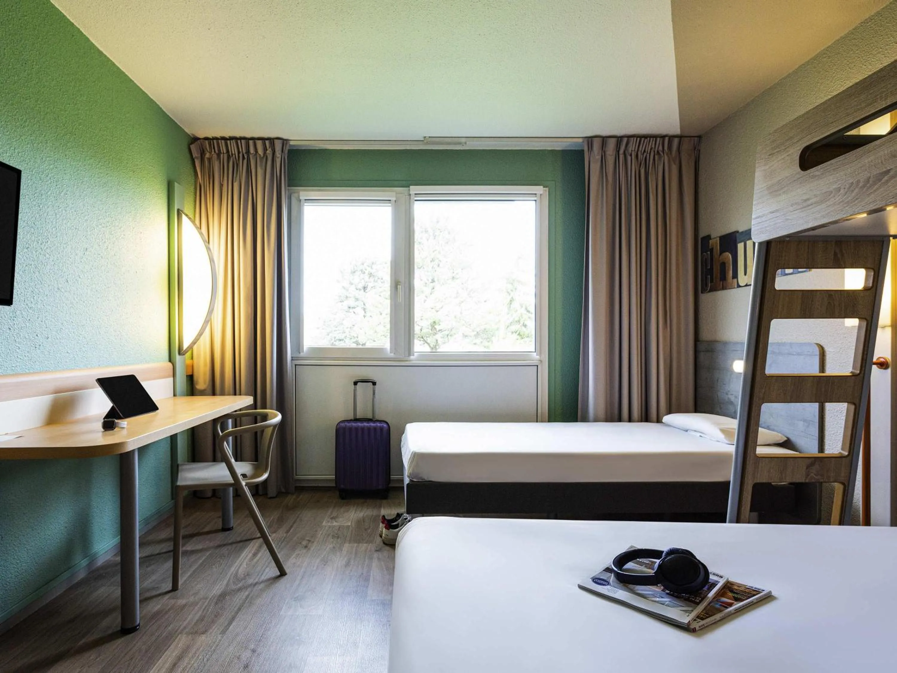 Bedroom, Bed in ibis budget Angoulême Nord