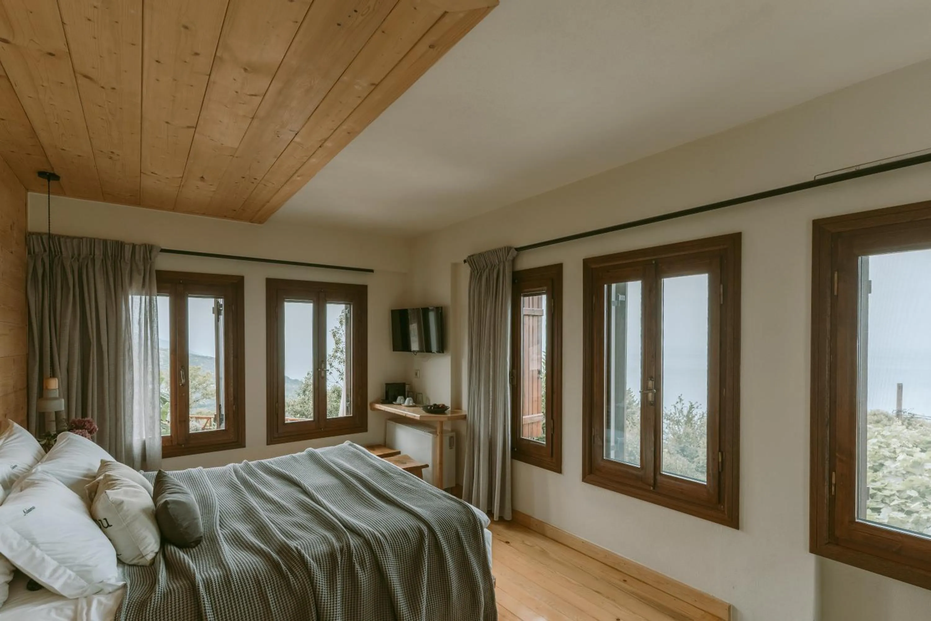 Bedroom, Bed in Adama