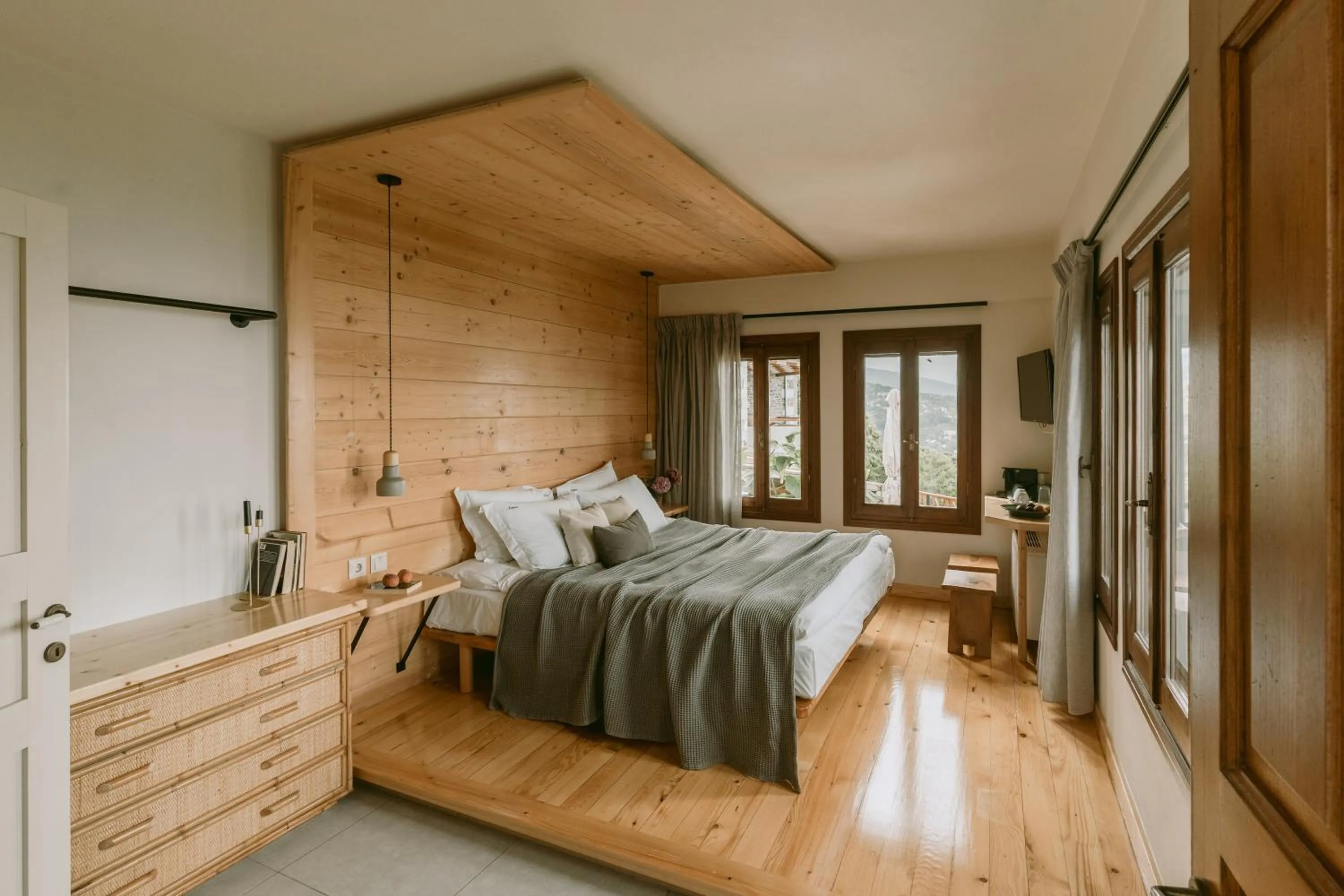 Photo of the whole room, Bed in Adama