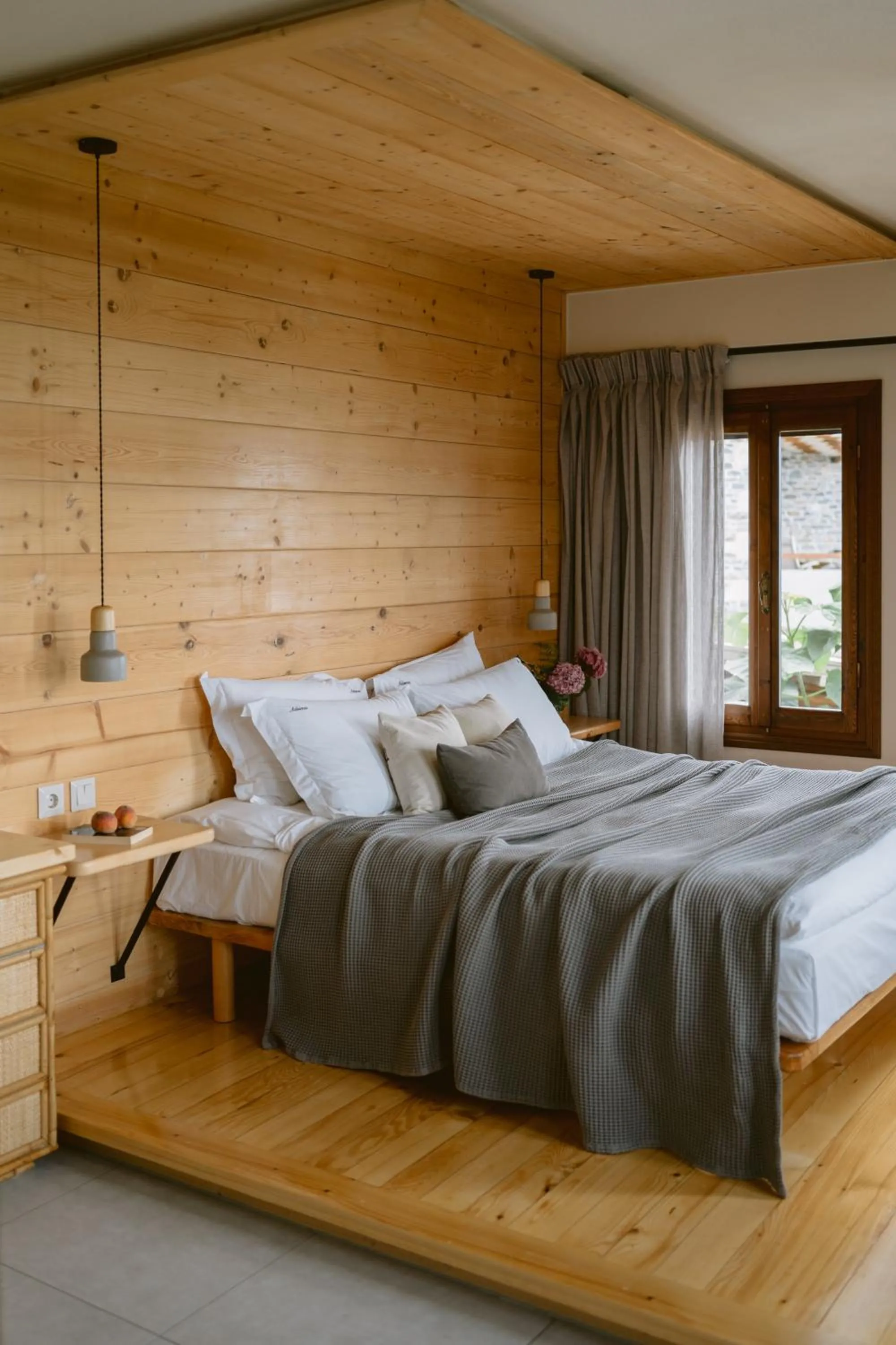 Bedroom, Bed in Adama