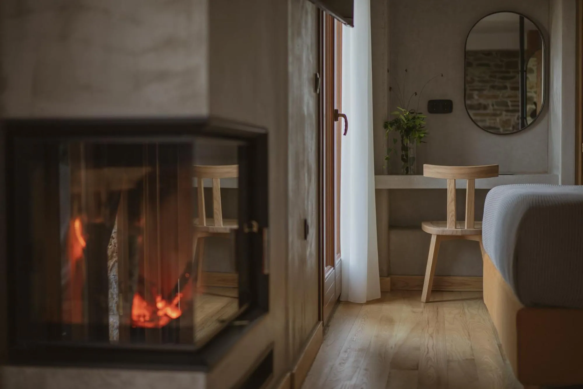 fireplace, Bed in Adama