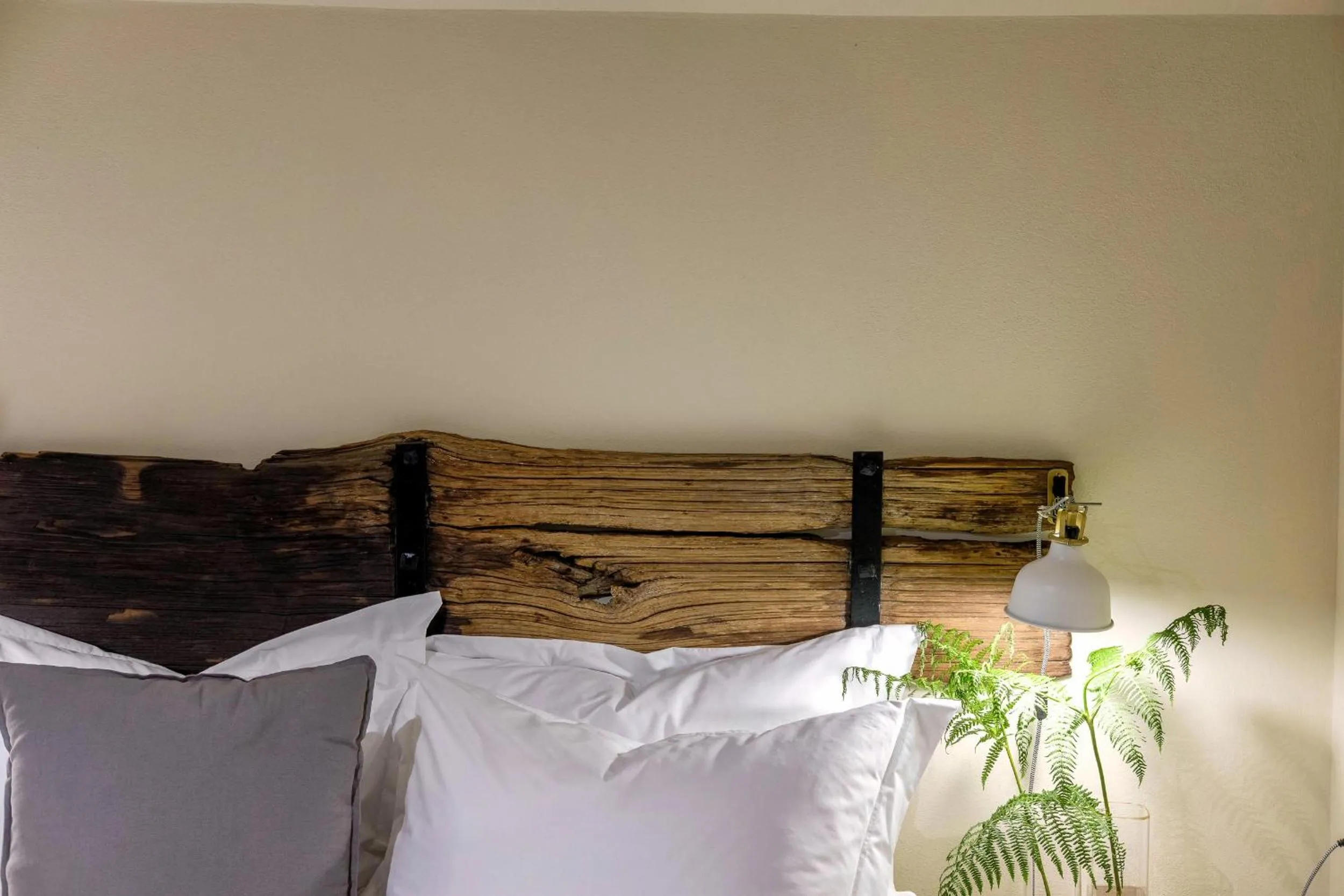 Bed in Adama