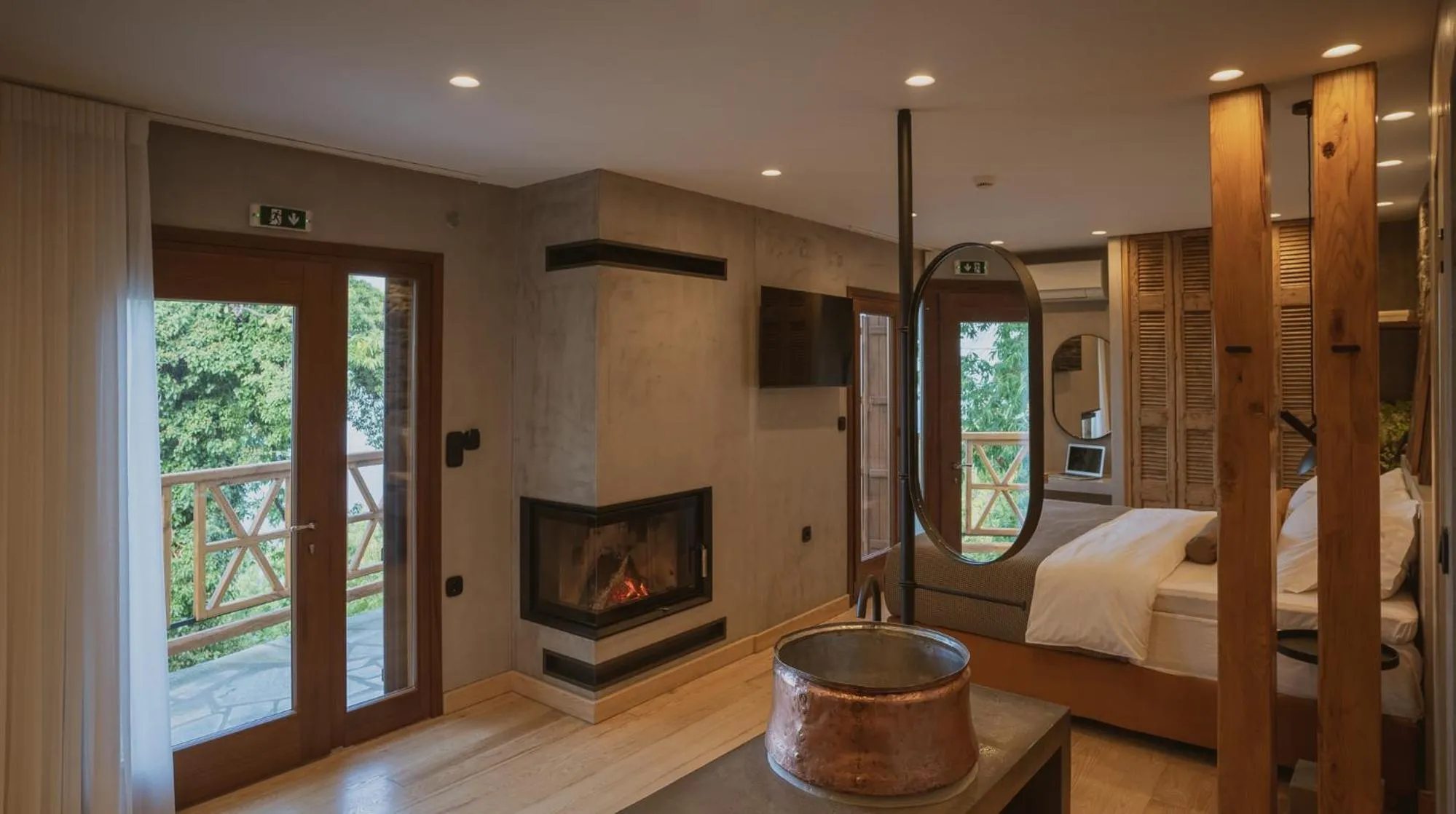 Photo of the whole room, Bed in Adama
