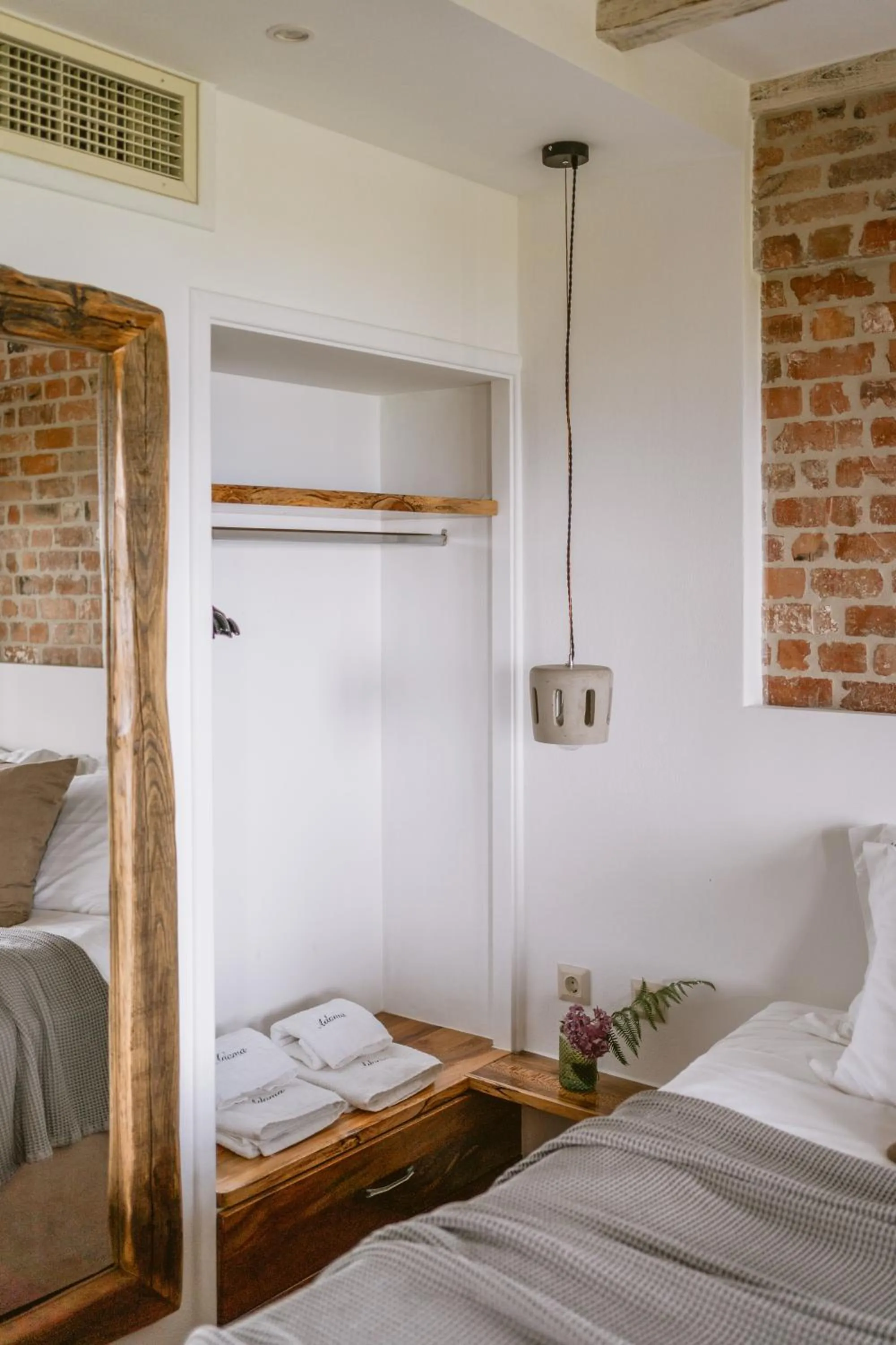 wardrobe, Bed in Adama