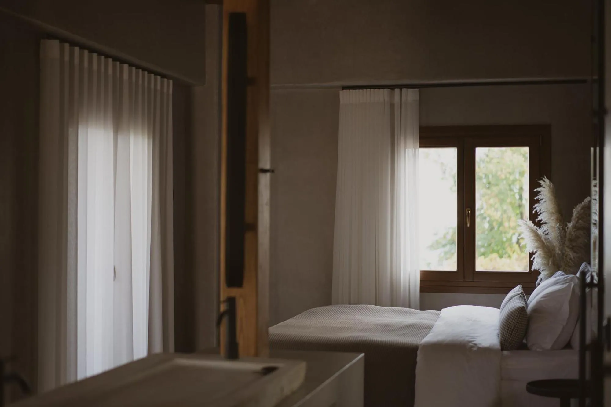Bedroom, Bed in Adama