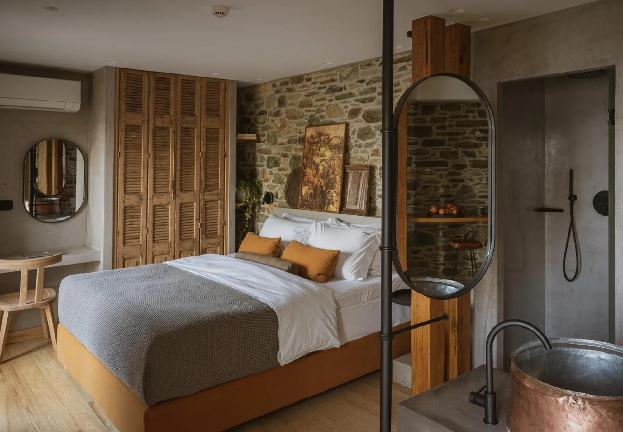 Bed in Adama