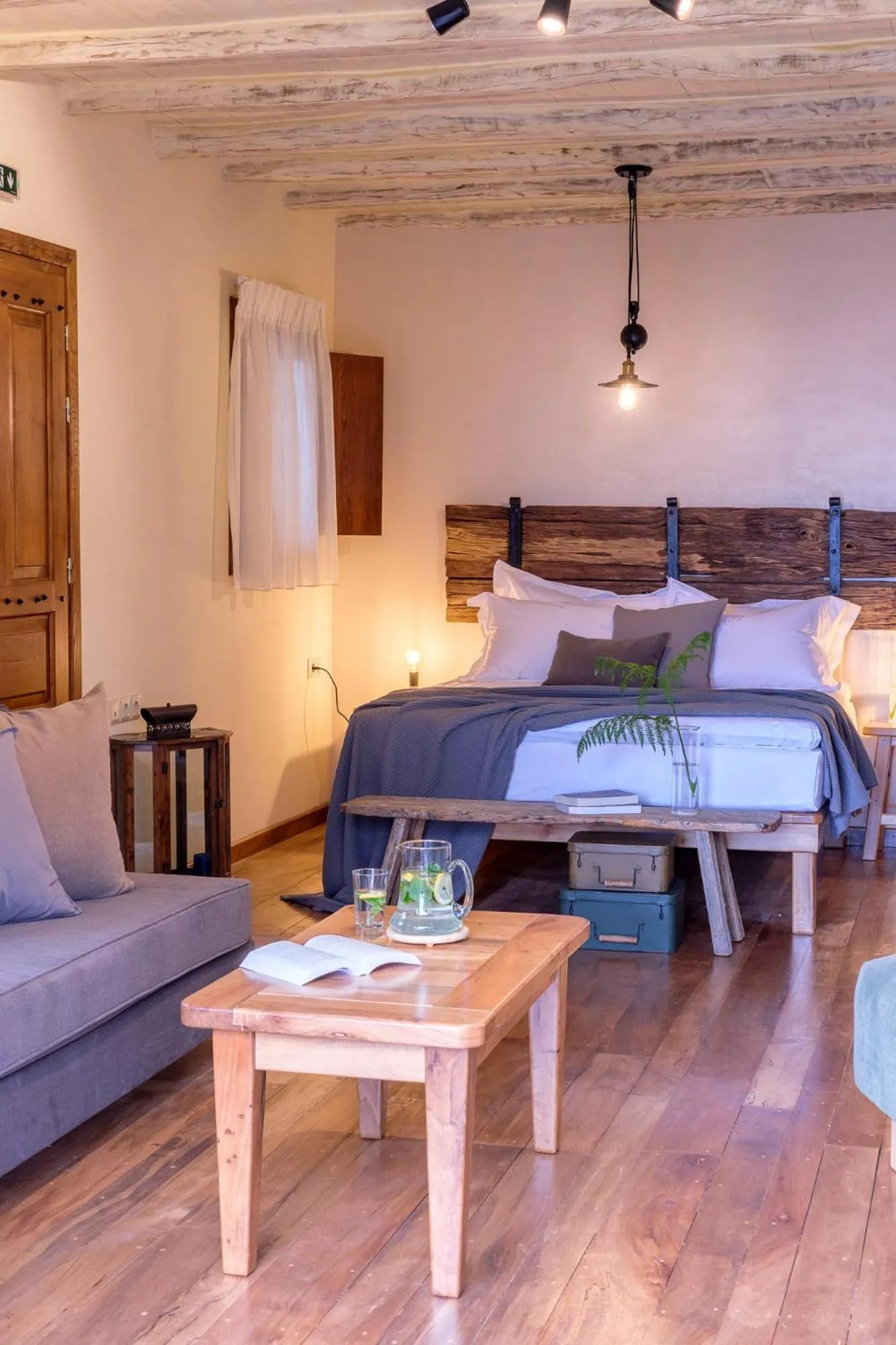 Bedroom, Bed in Adama