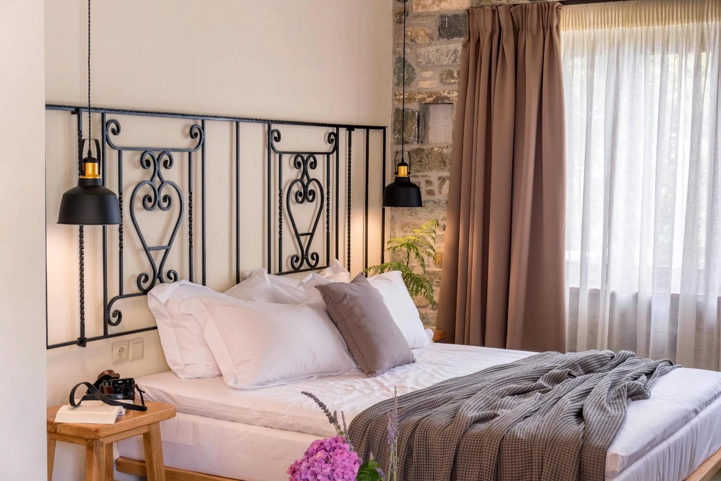Bedroom, Bed in Adama