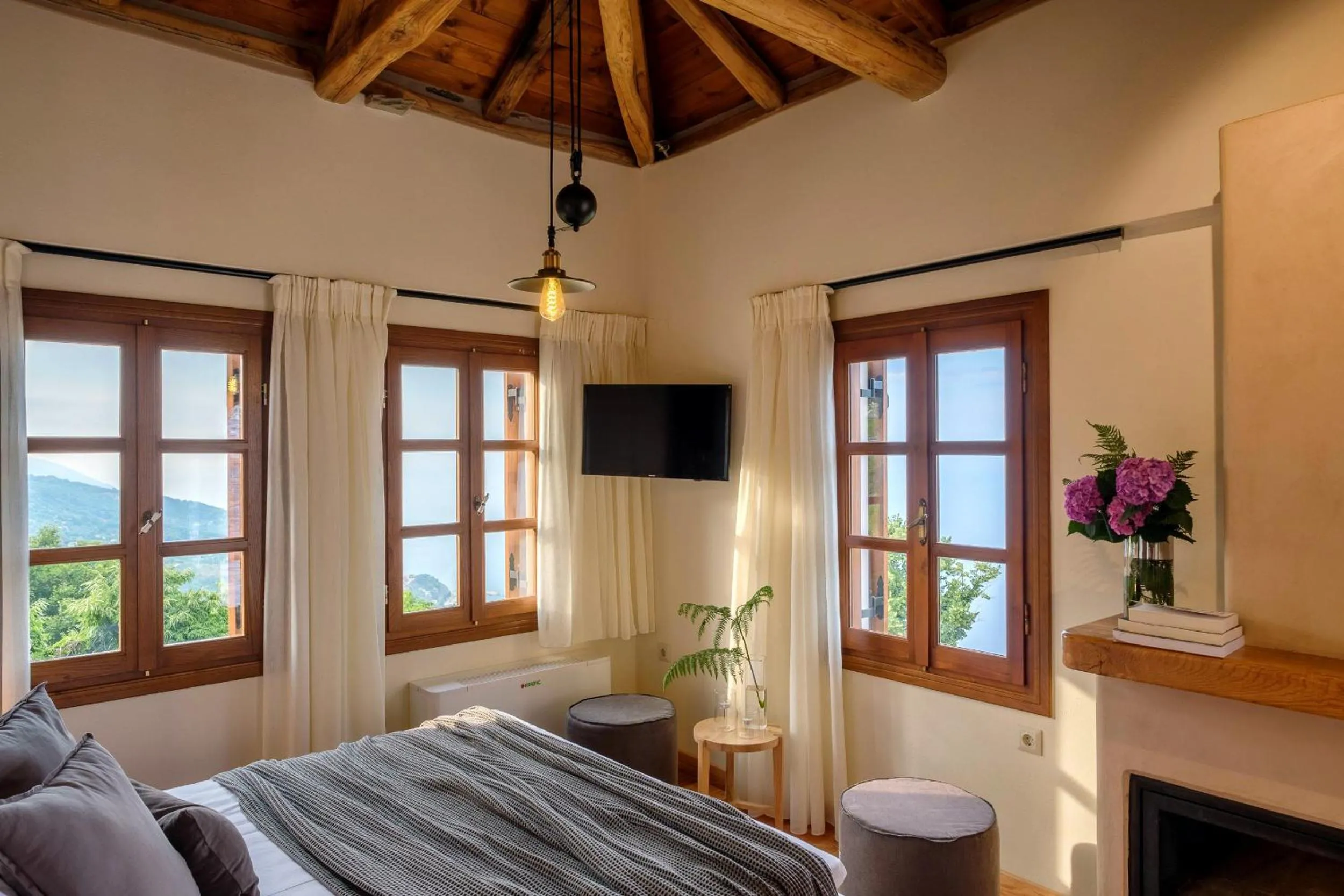 TV and multimedia, Bed in Adama
