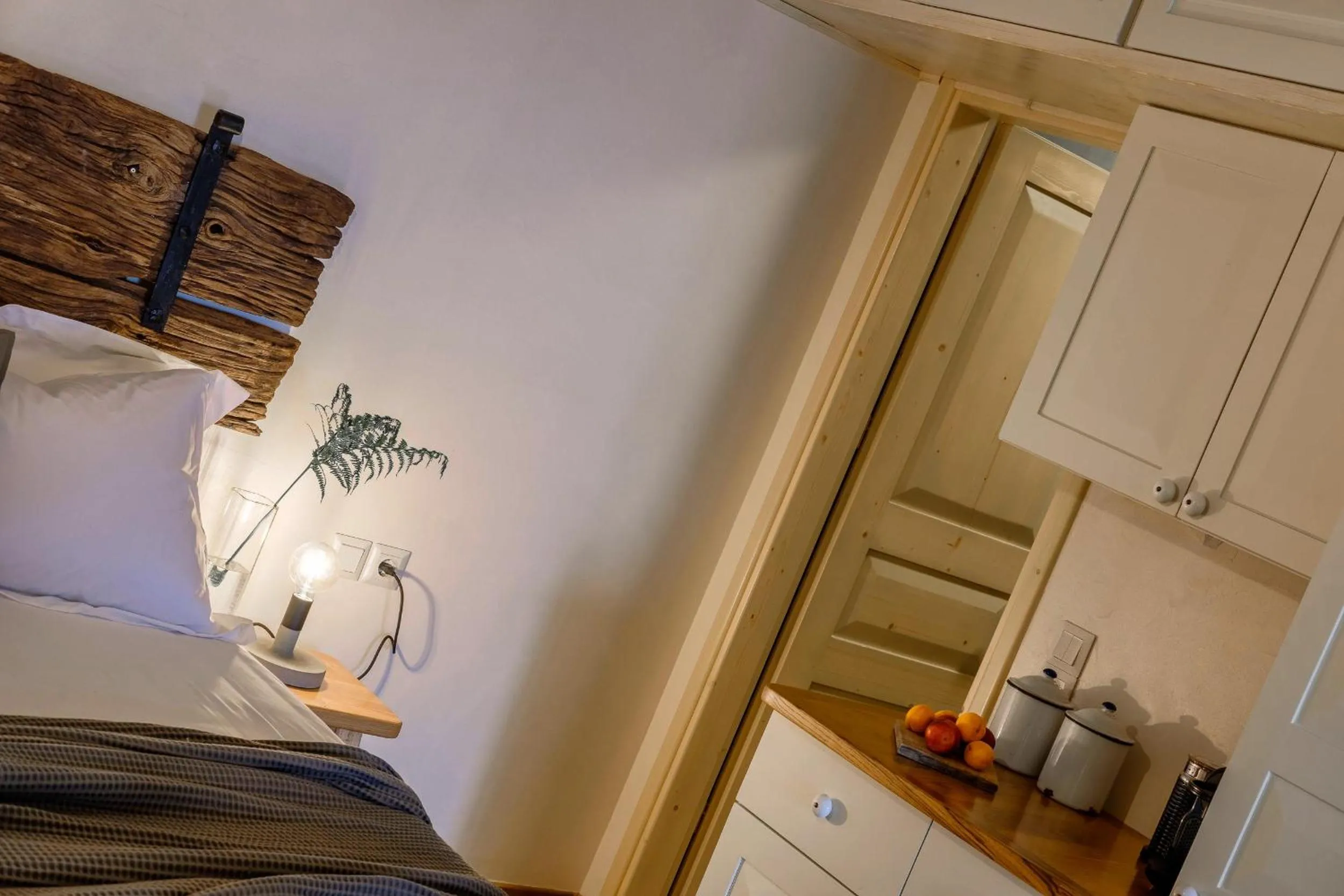 Kitchen or kitchenette, Bed in Adama
