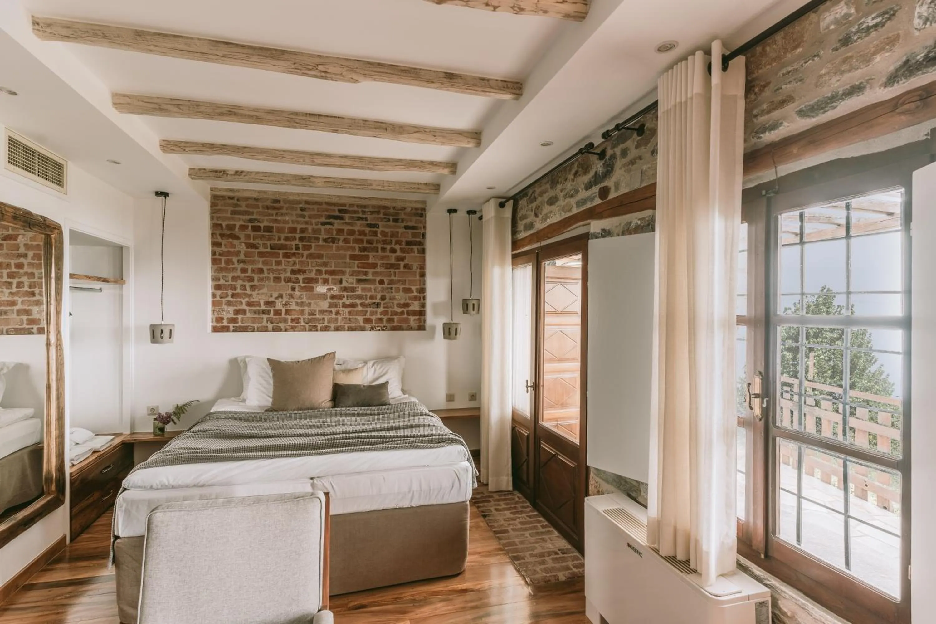 Bed in Adama