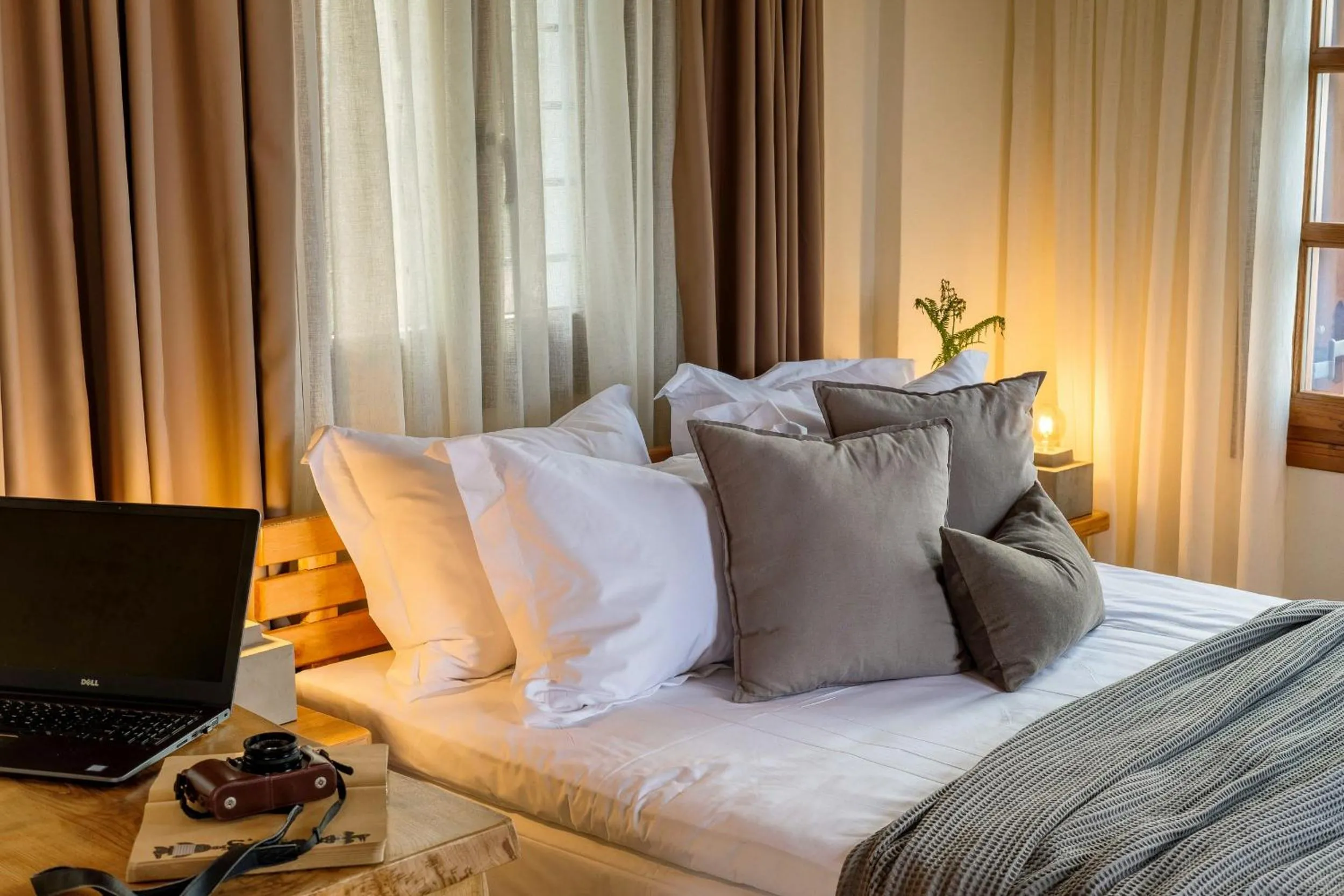 Bedroom, Bed in Adama