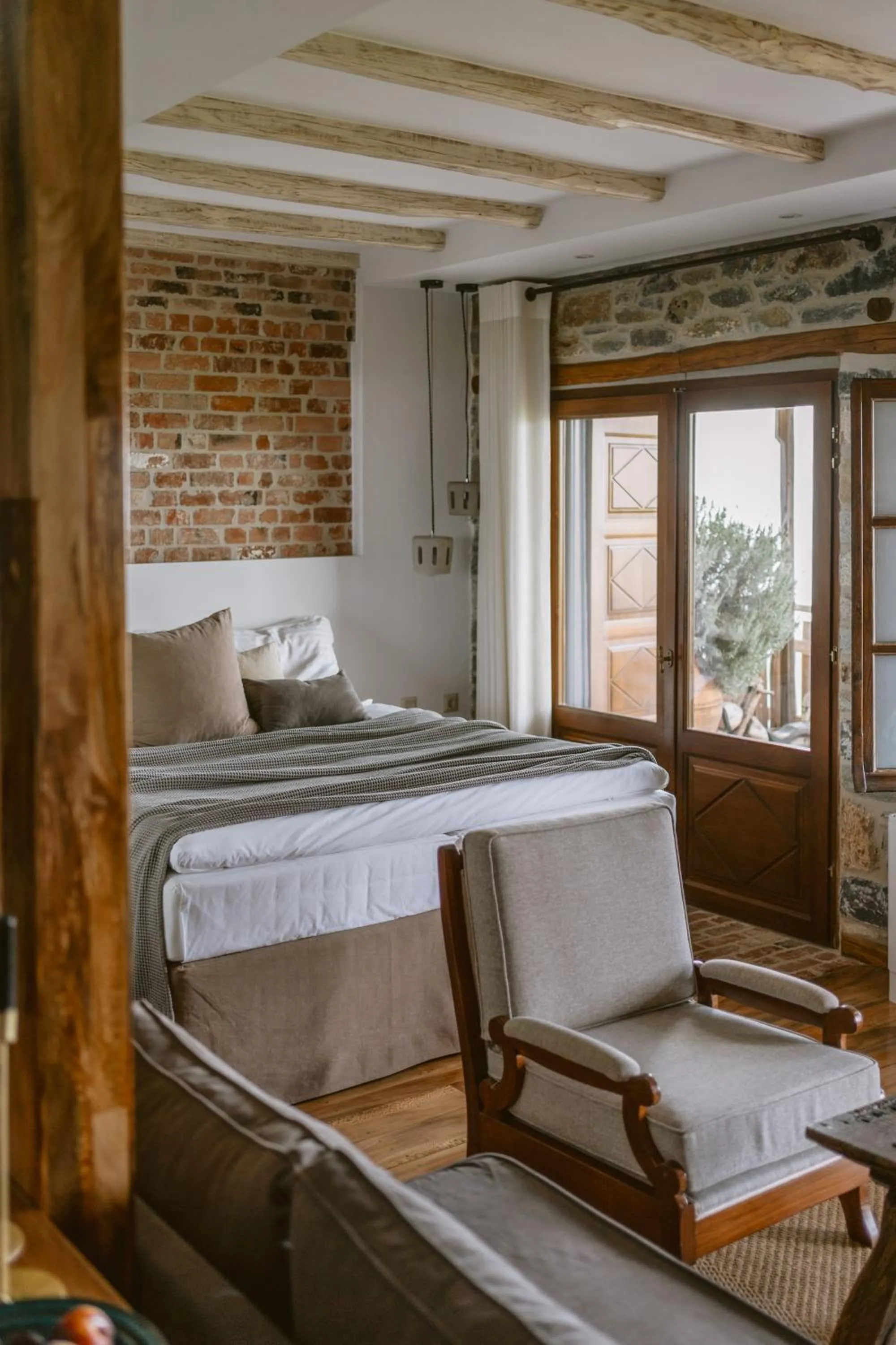 Bedroom, Bed in Adama