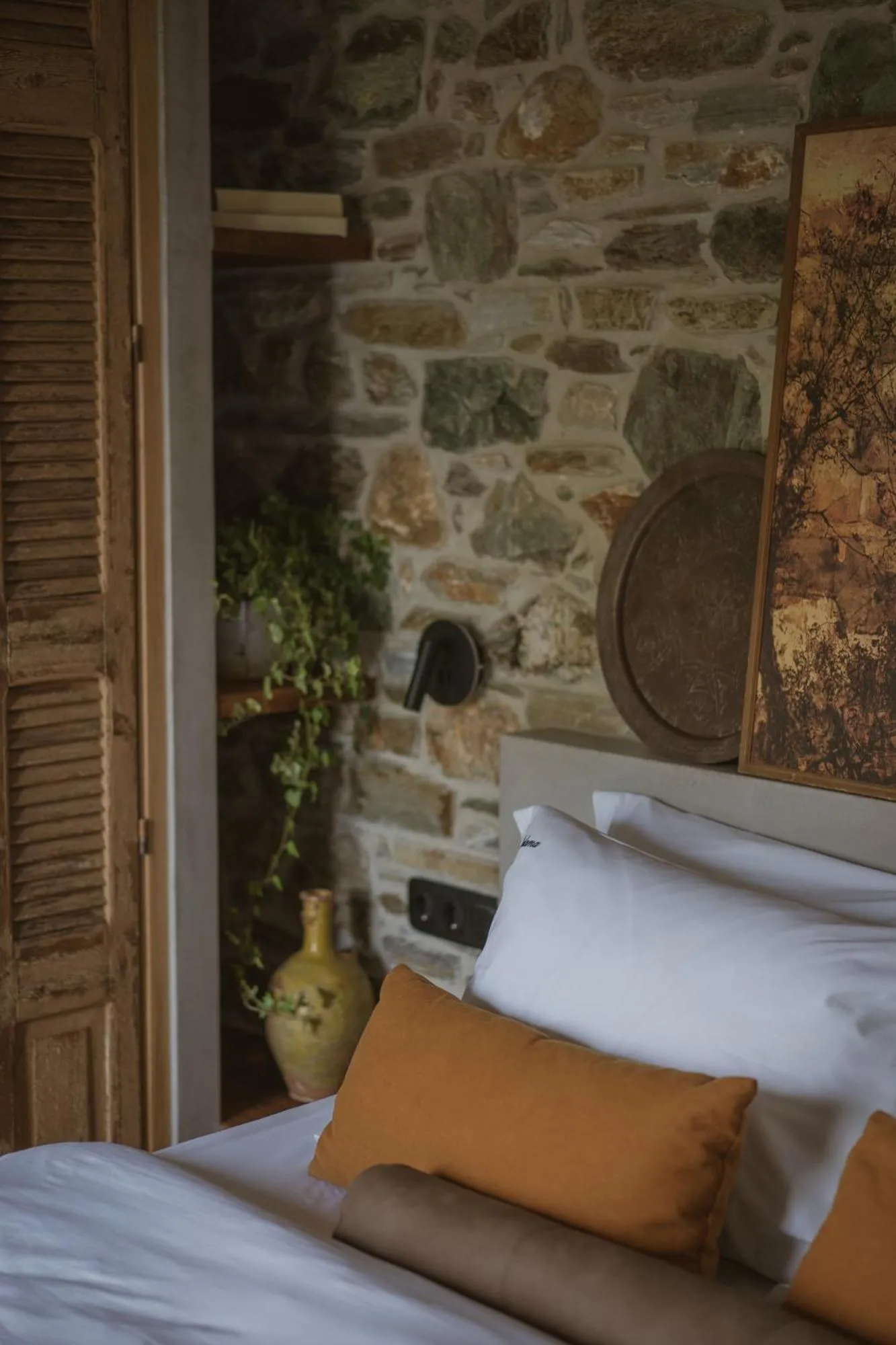 Bedroom, Bed in Adama