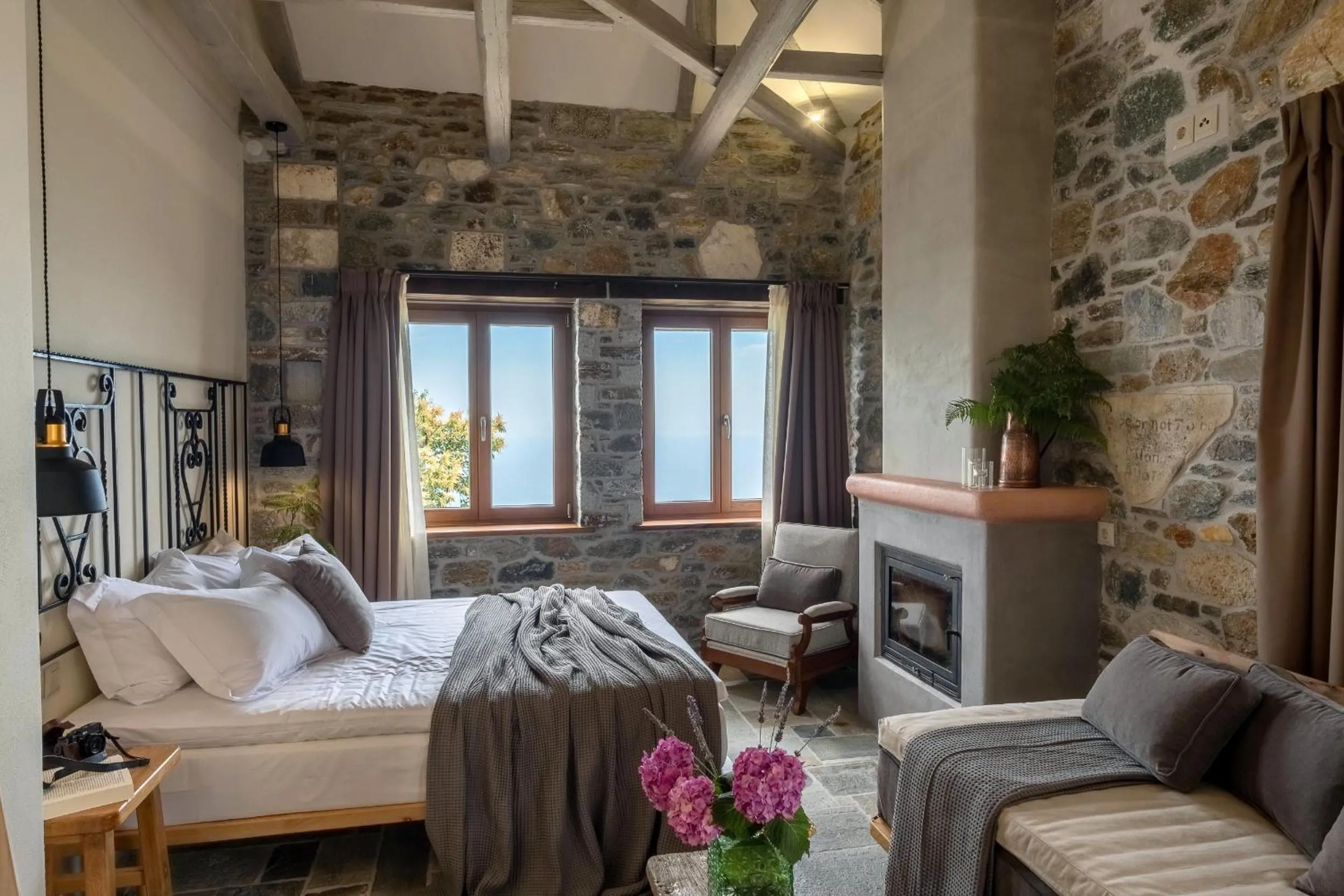 Bedroom, Bed in Adama