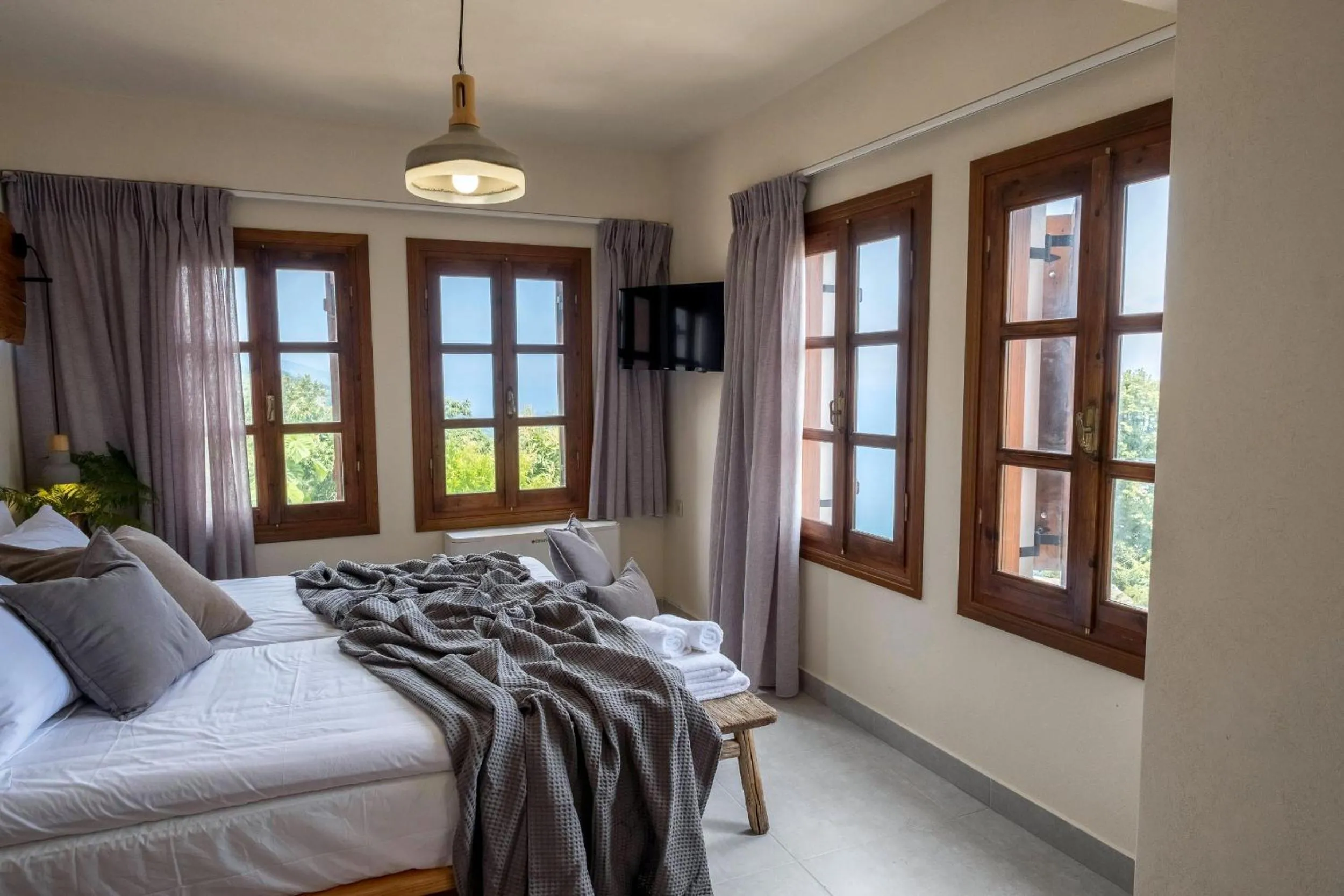 TV and multimedia, Bed in Adama