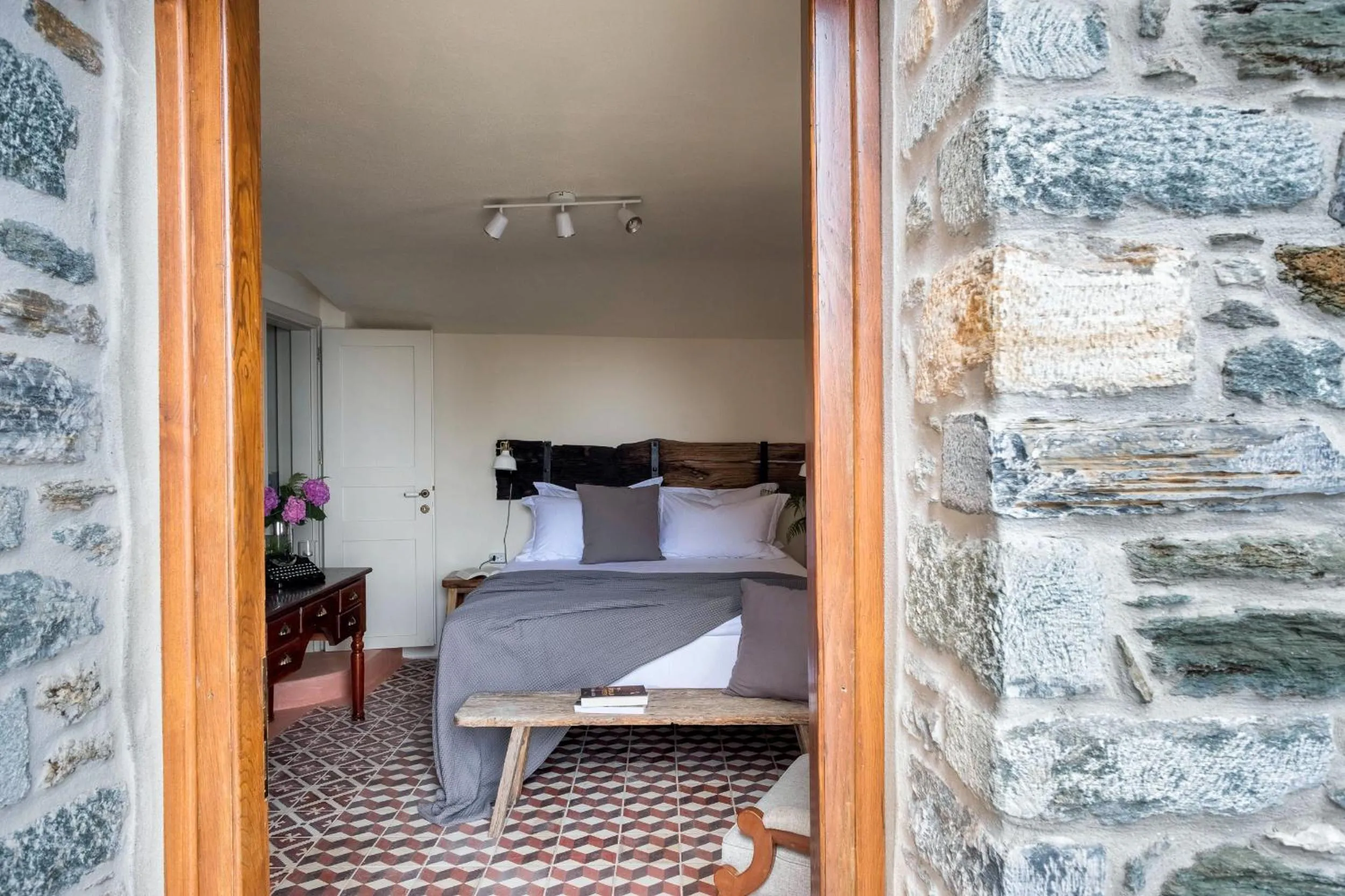 Bed in Adama