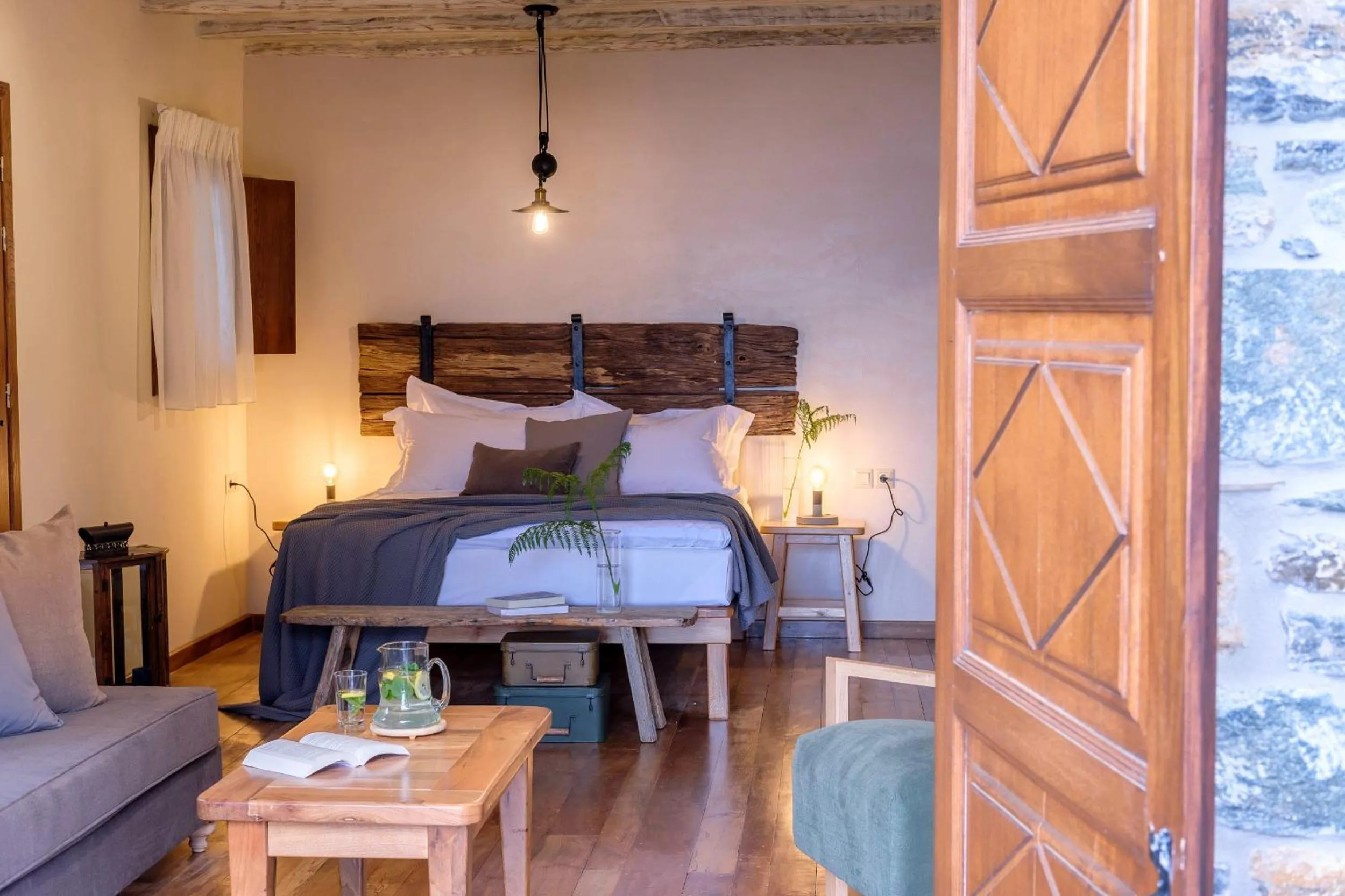 Photo of the whole room, Bed in Adama