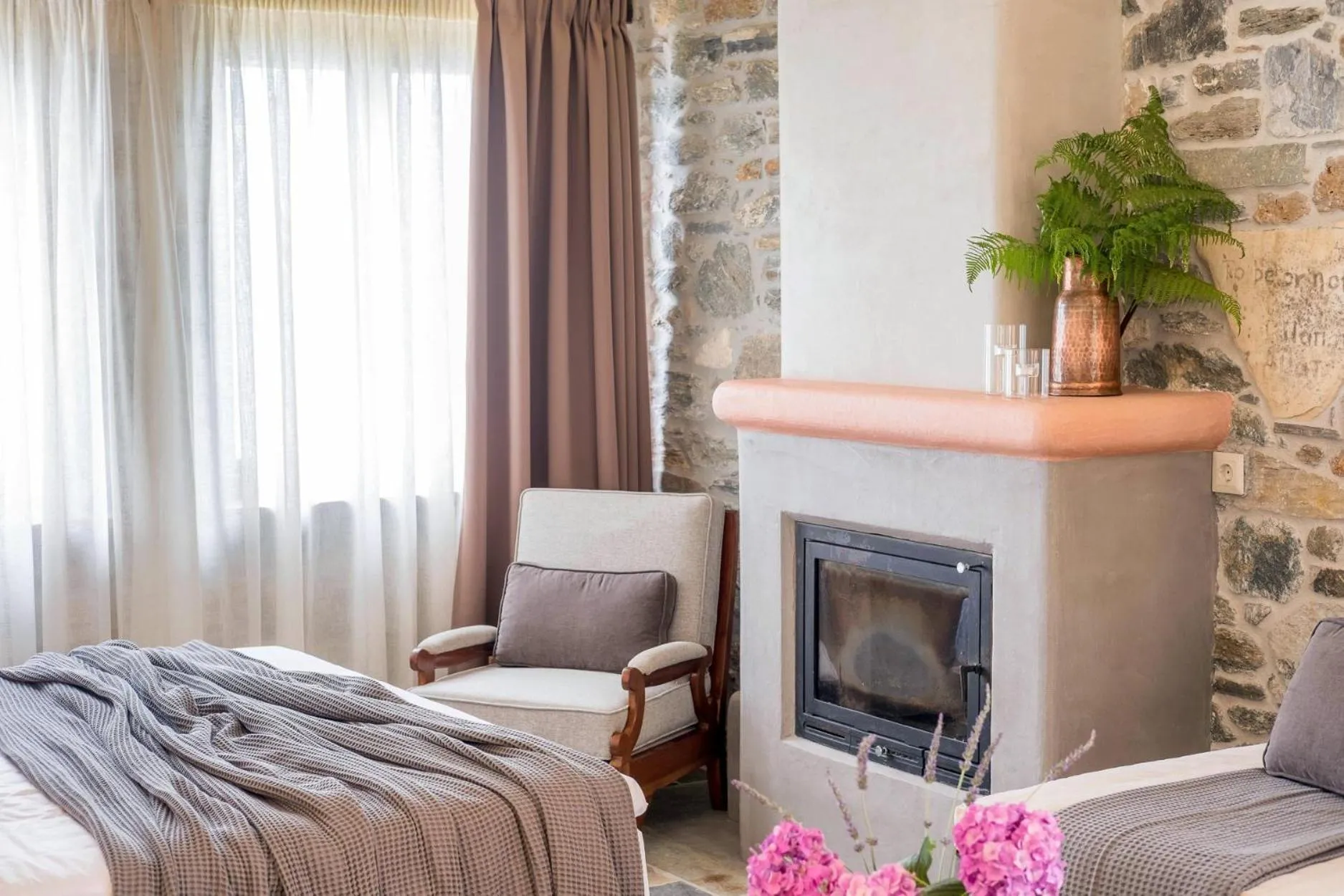 Bedroom, Bed in Adama