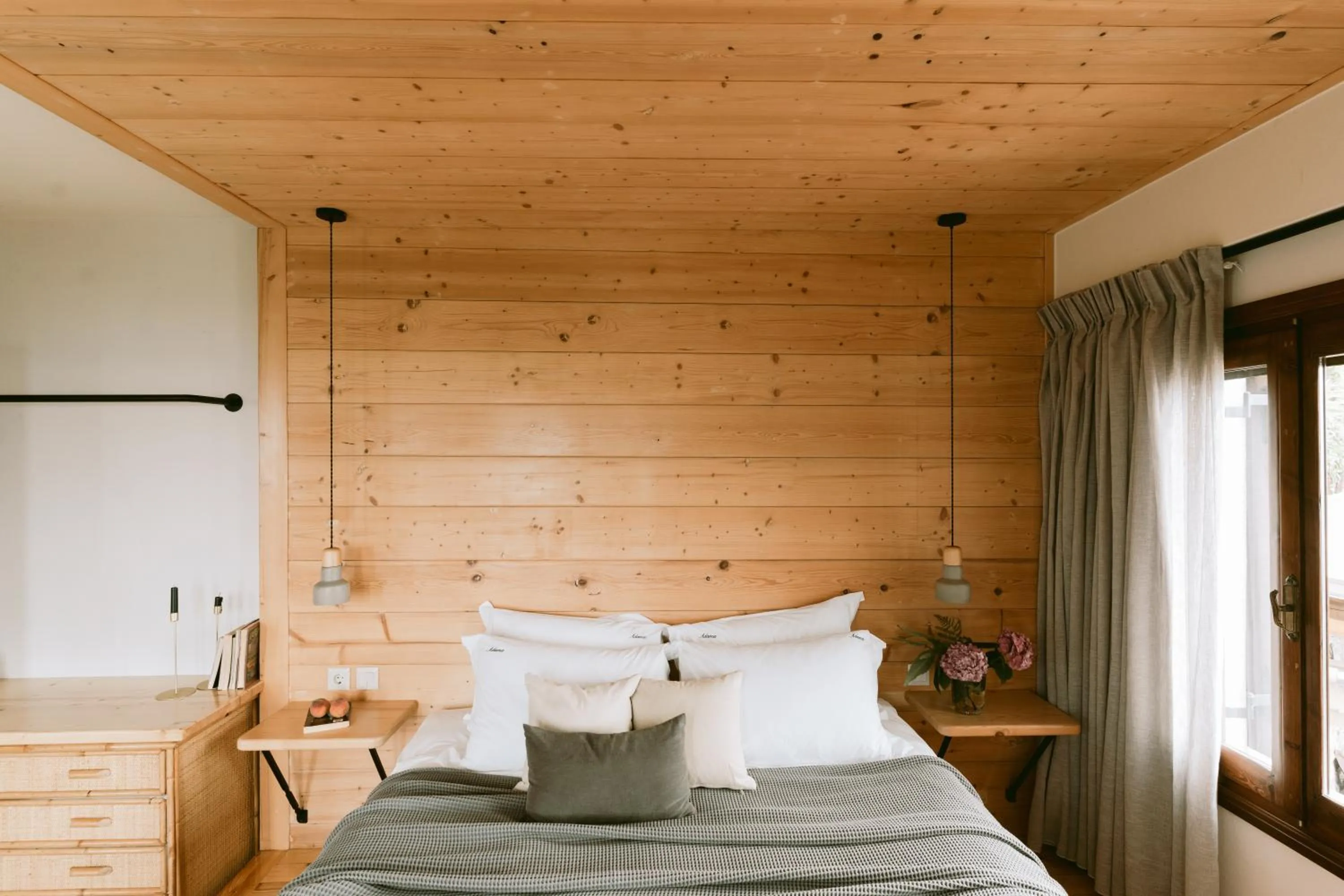 Bed in Adama