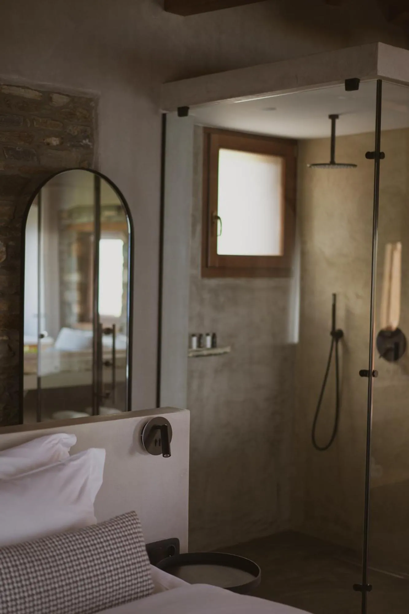 Shower, Bed in Adama