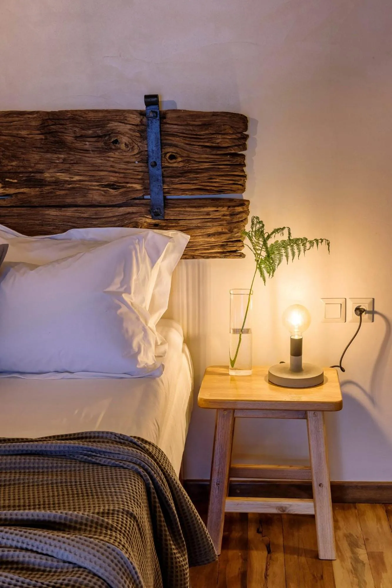 Bedroom, Bed in Adama