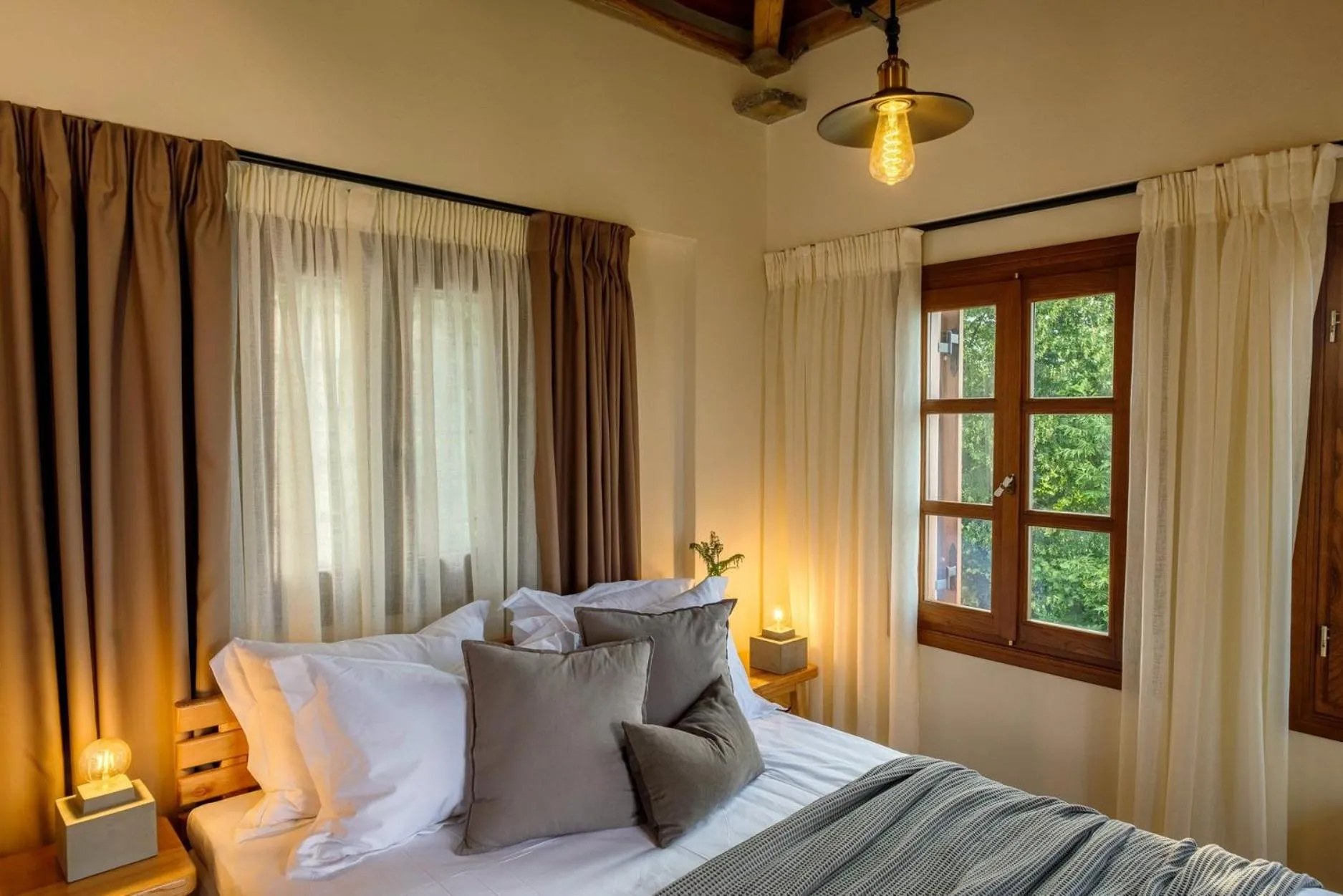 Bed in Adama