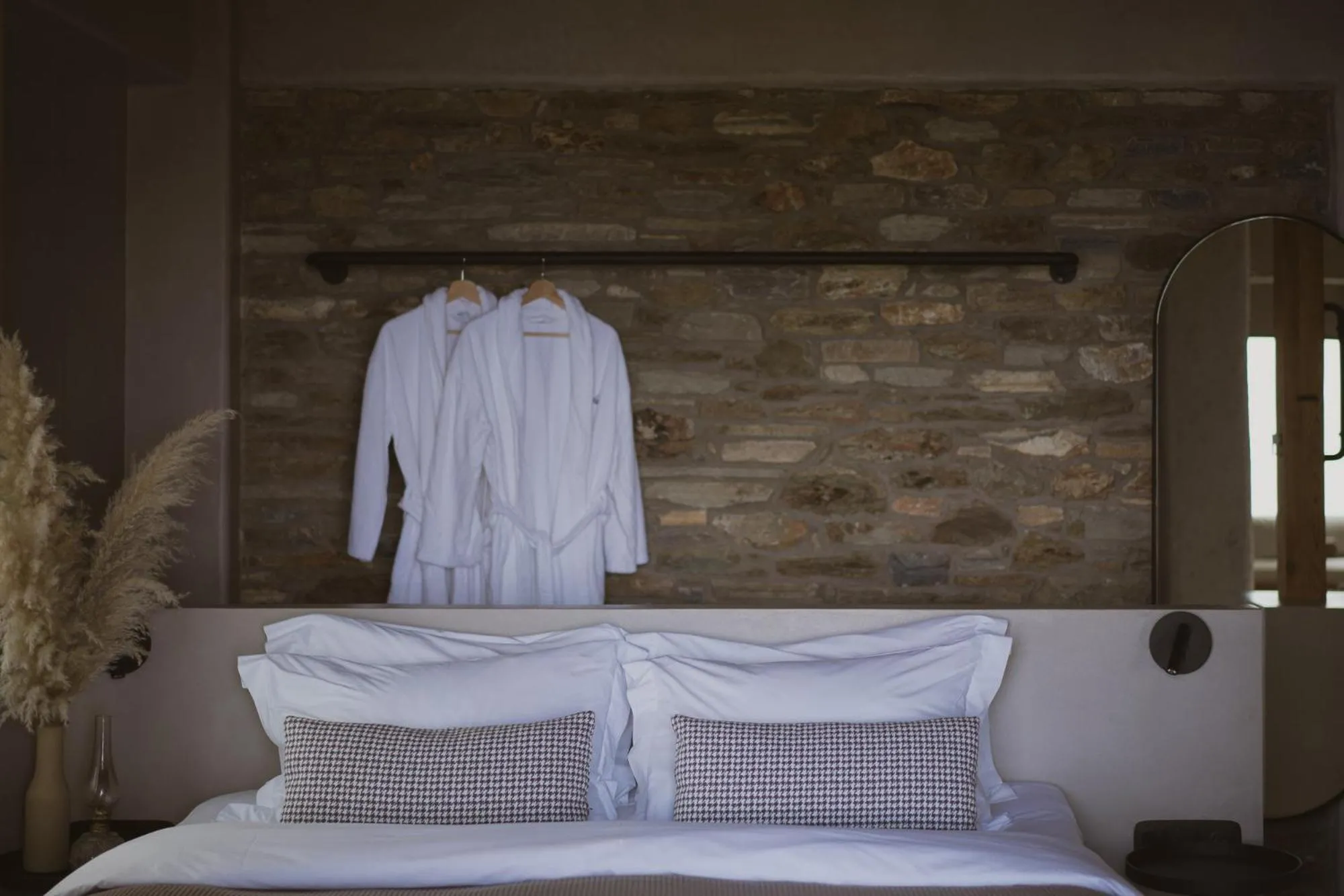 Photo of the whole room, Bed in Adama