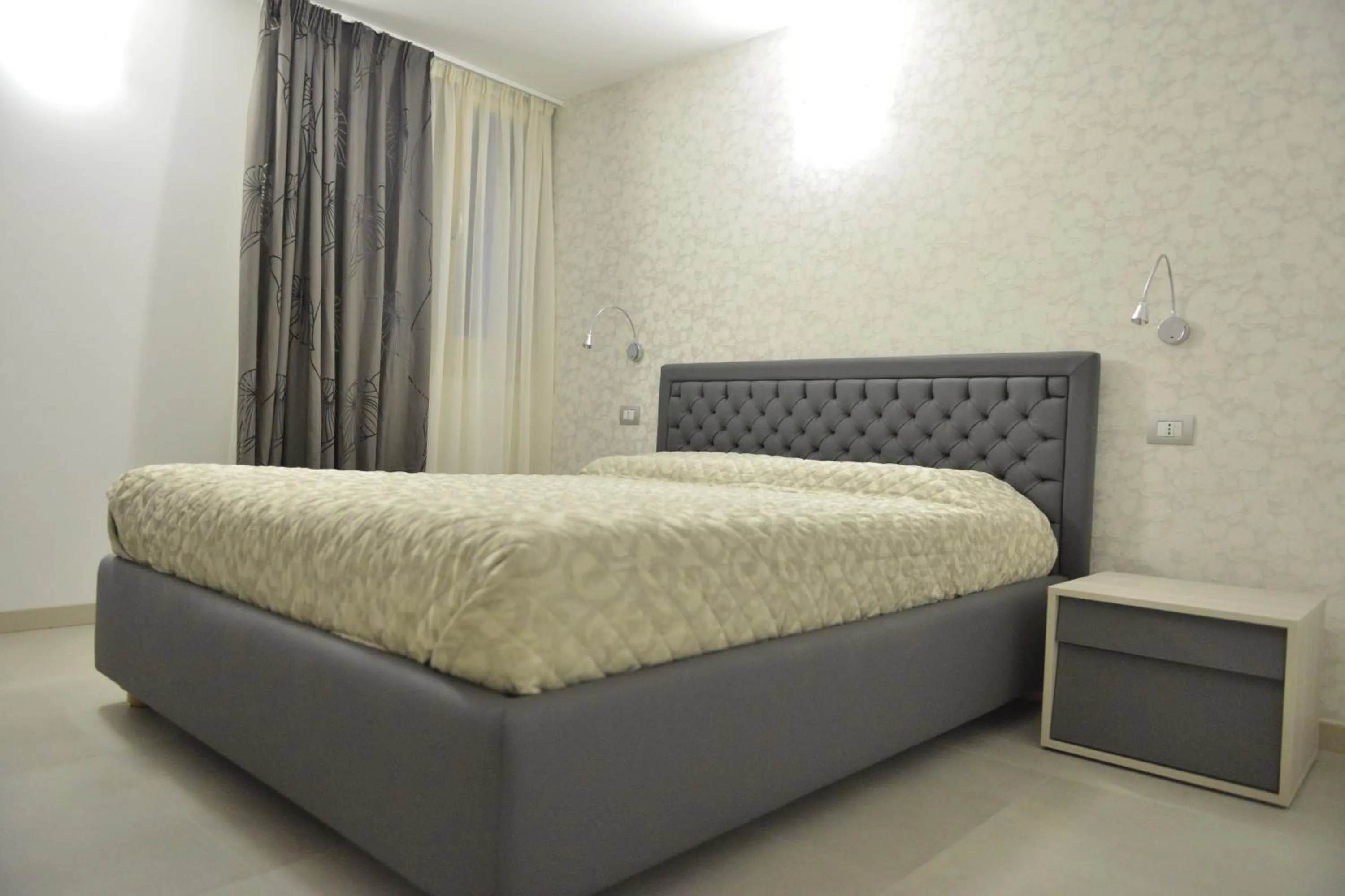 Bed in Sirmione Park View Luxury Apartments