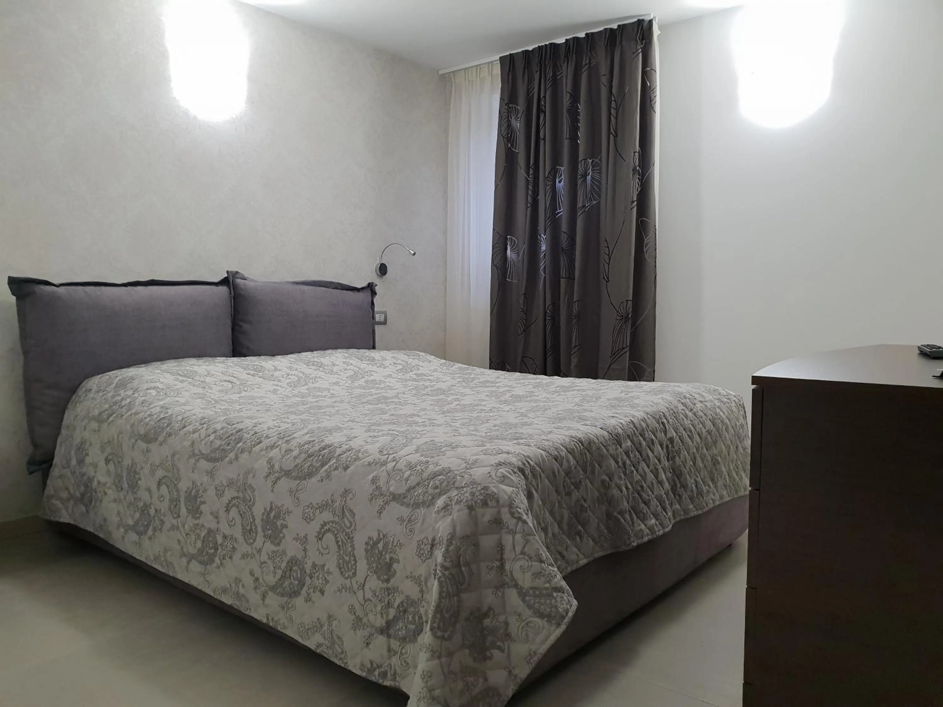 Bed in Sirmione Park View Luxury Apartments