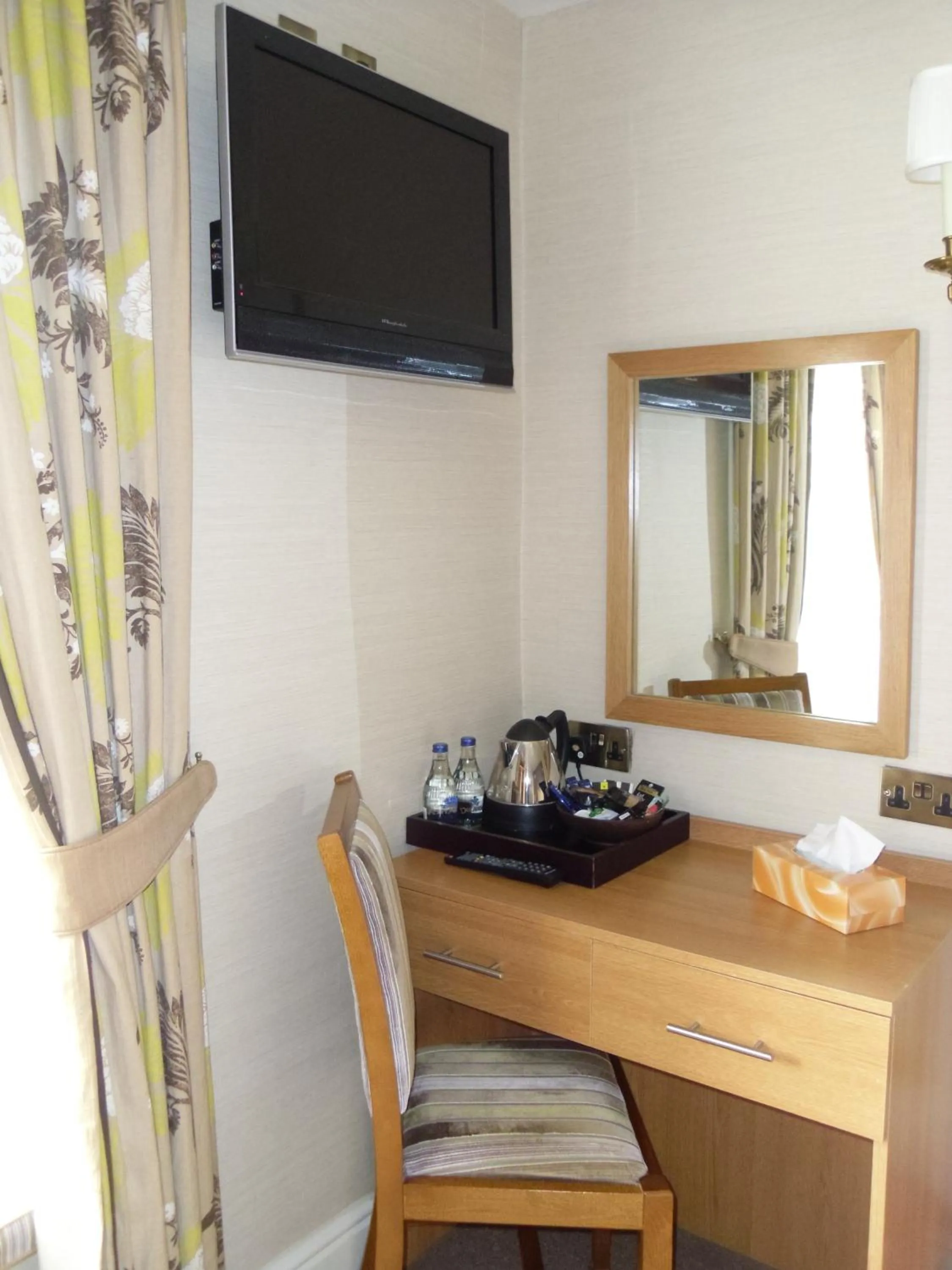 Decorative detail in Wagon & Horses