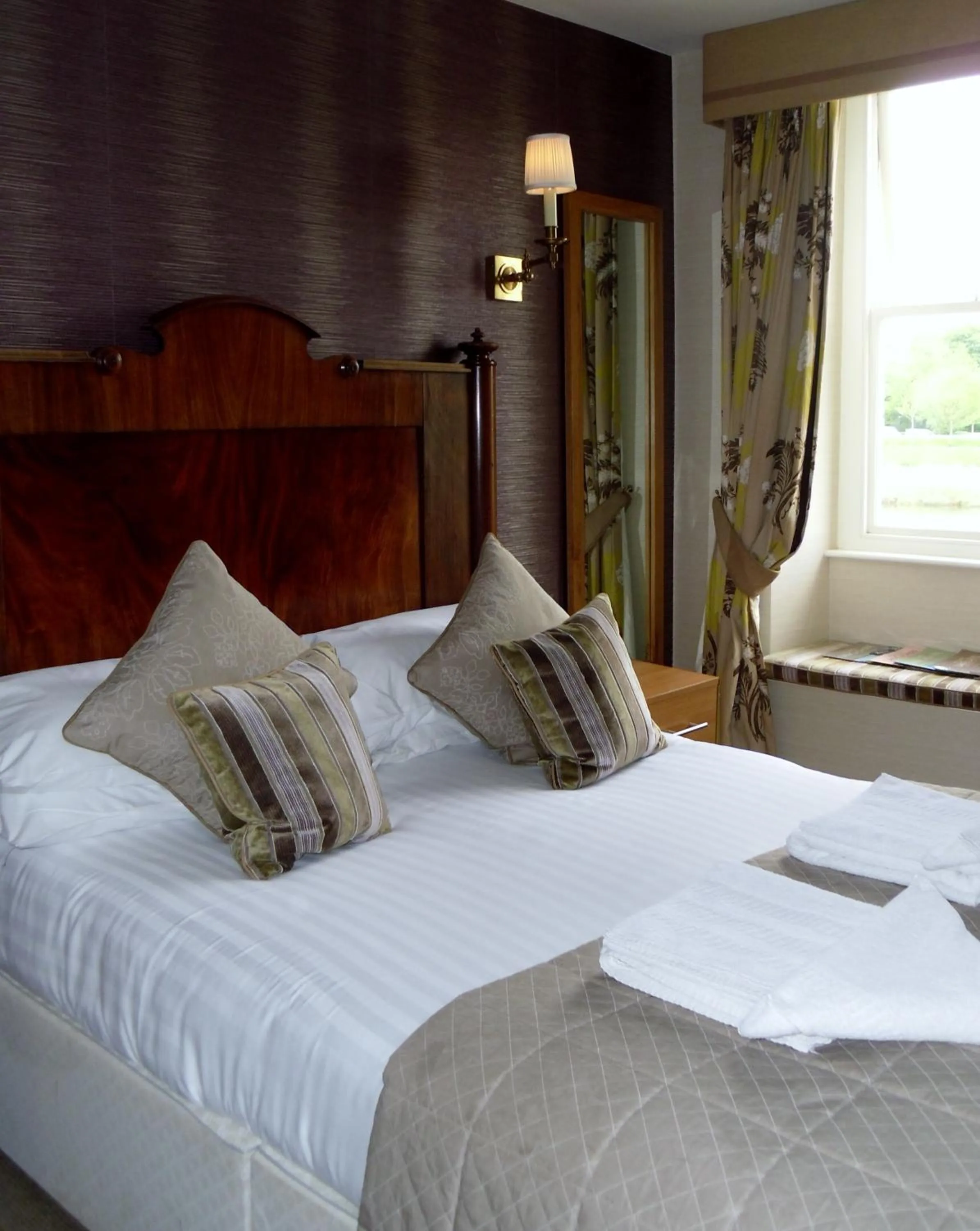 Day, Bed in Wagon & Horses