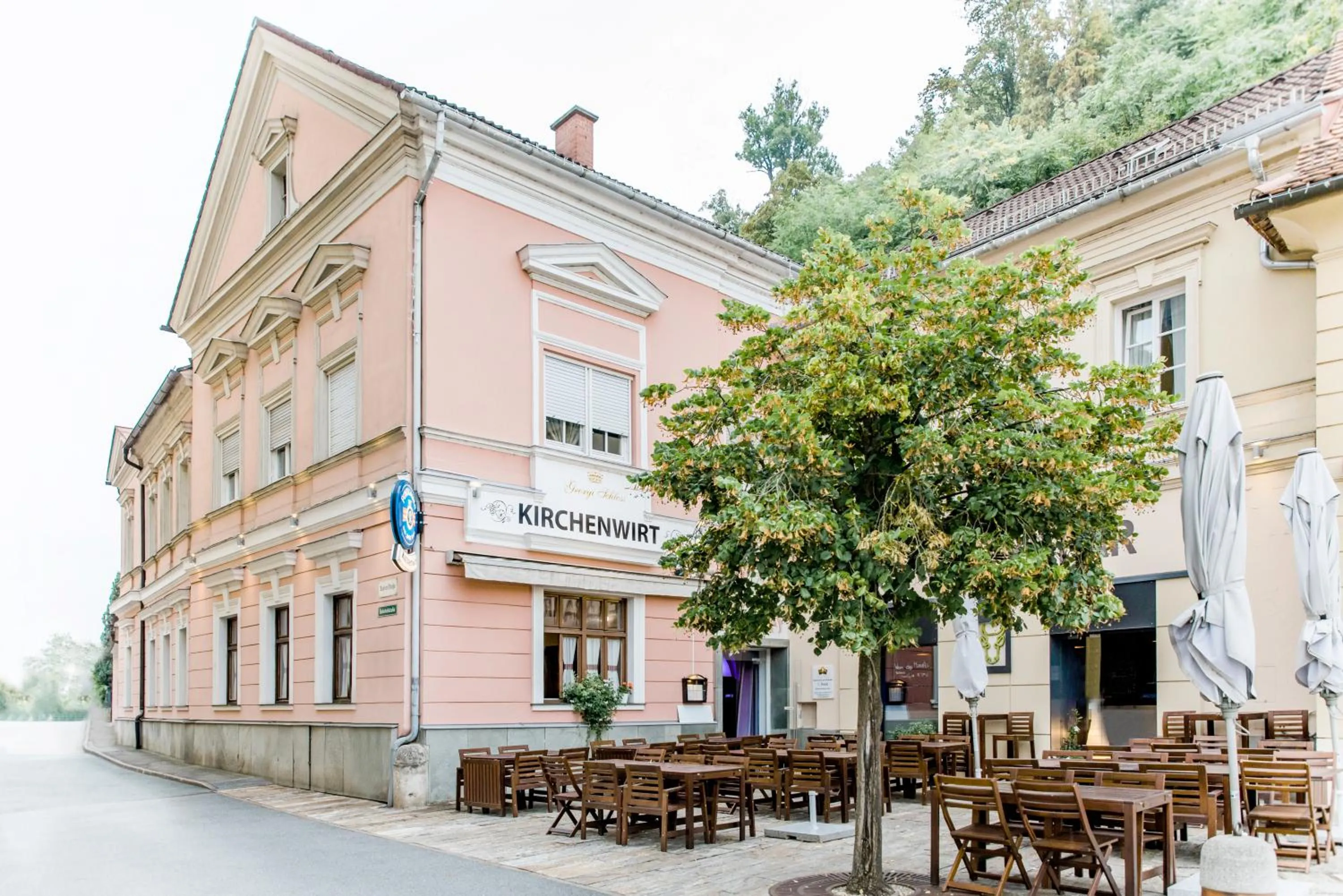 Facade/entrance in KIRCHENWIRT an der Weinstrasse - Boutique Hotel