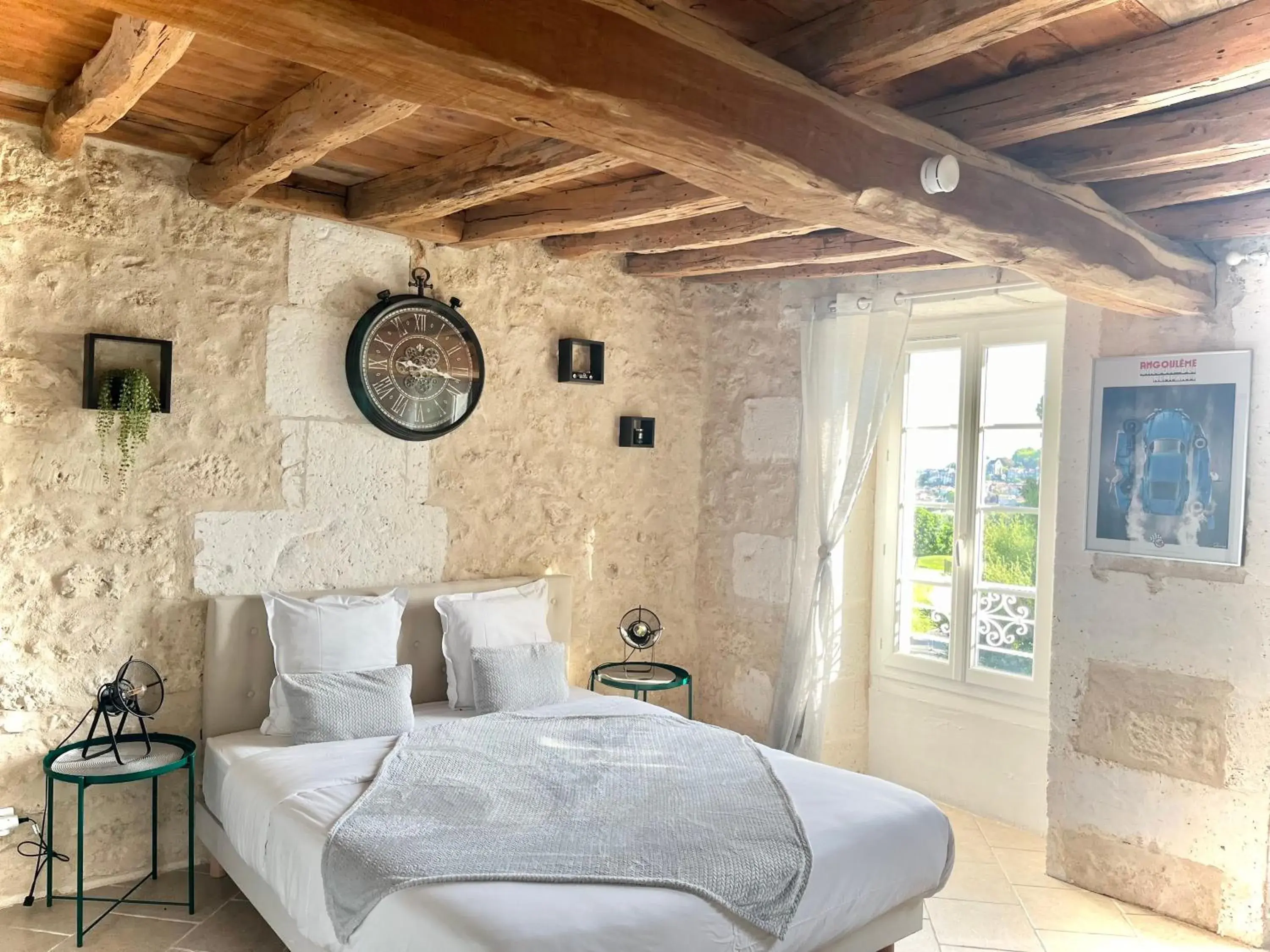 Queen Room with Pool View - single occupancy in Domaine du Champ Fleuri Queen Room with Pool View - single occupancy in Domaine du Champ Fleuri