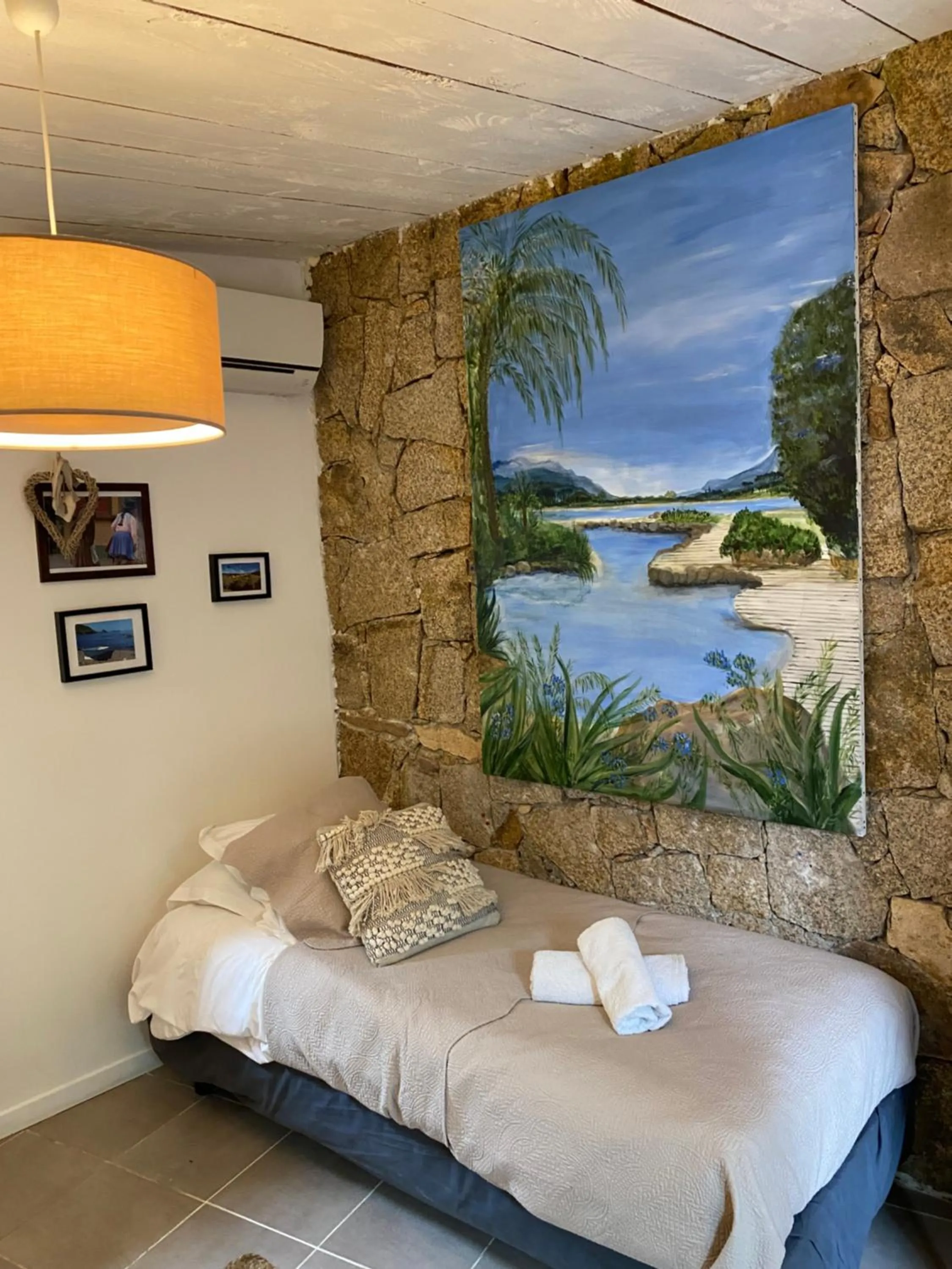 Bedroom, Bed in Maranatha, front de mer avec plage