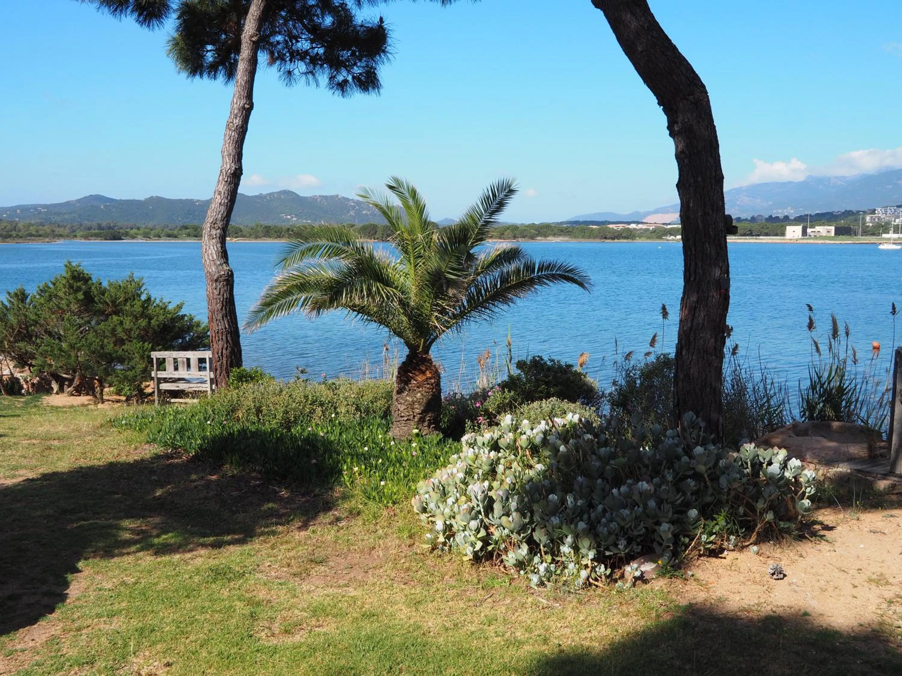 Garden in Maranatha, front de mer avec plage