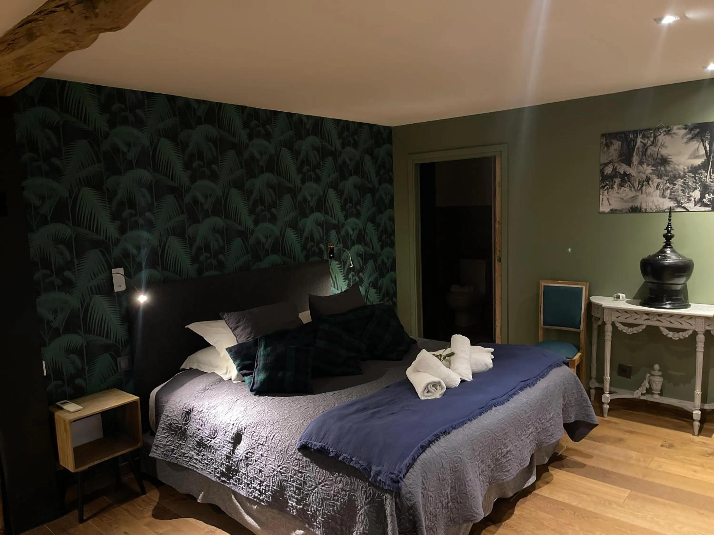 Photo of the whole room, Bed in Maranatha, front de mer avec plage