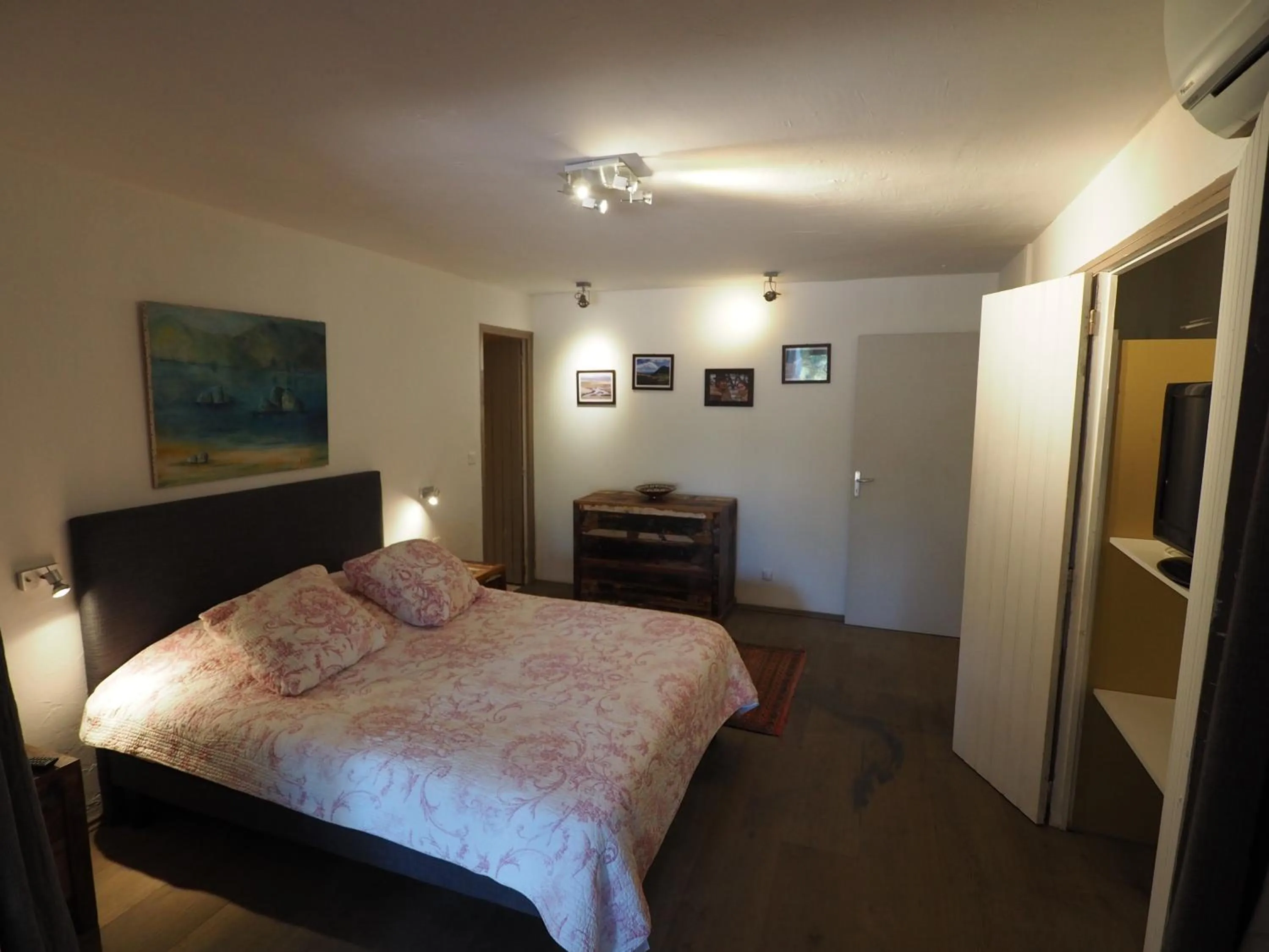 Bedroom, Bed in Maranatha, front de mer avec plage