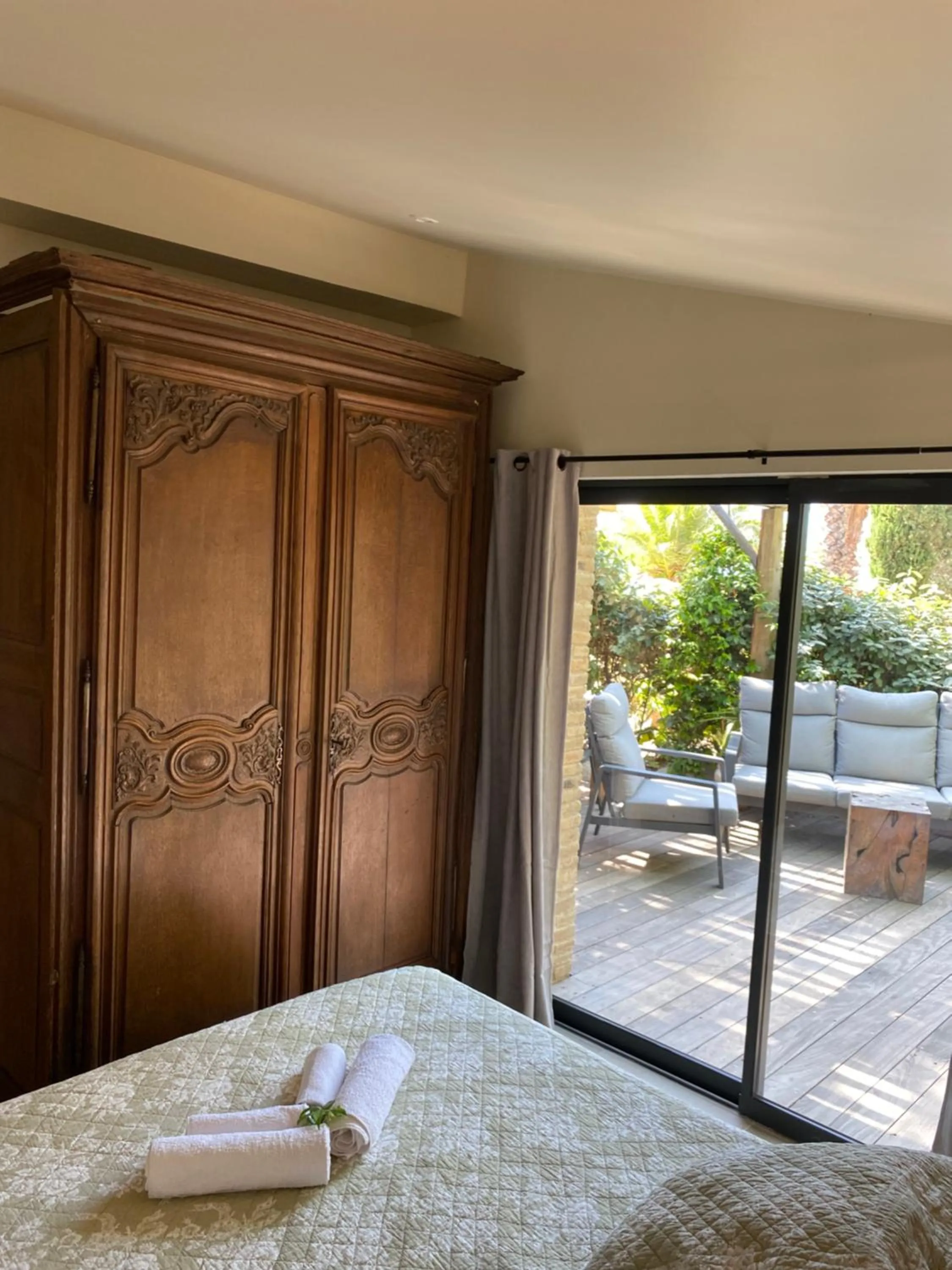 Photo of the whole room, Bed in Maranatha, front de mer avec plage