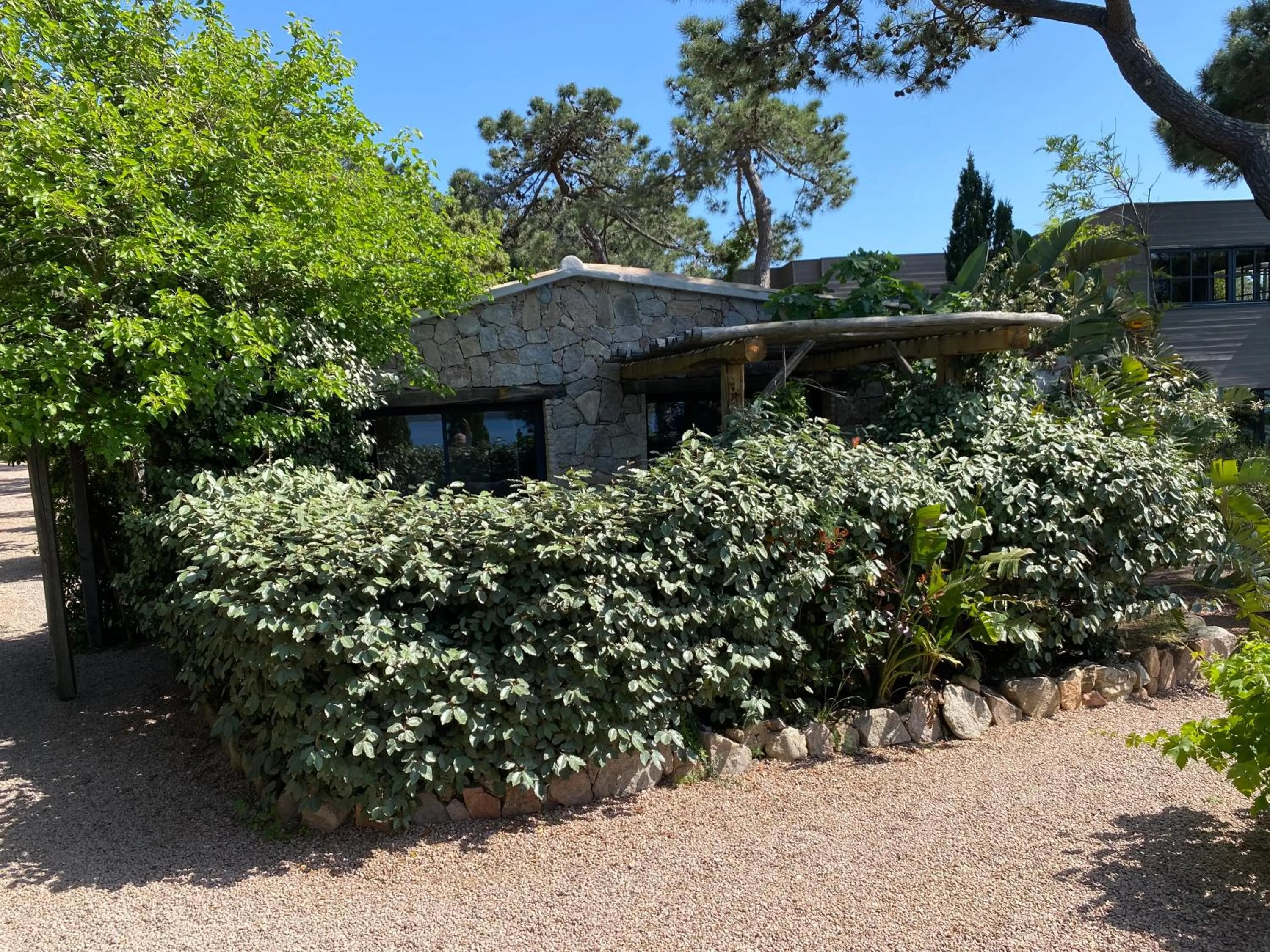 Garden view in Maranatha, front de mer avec plage
