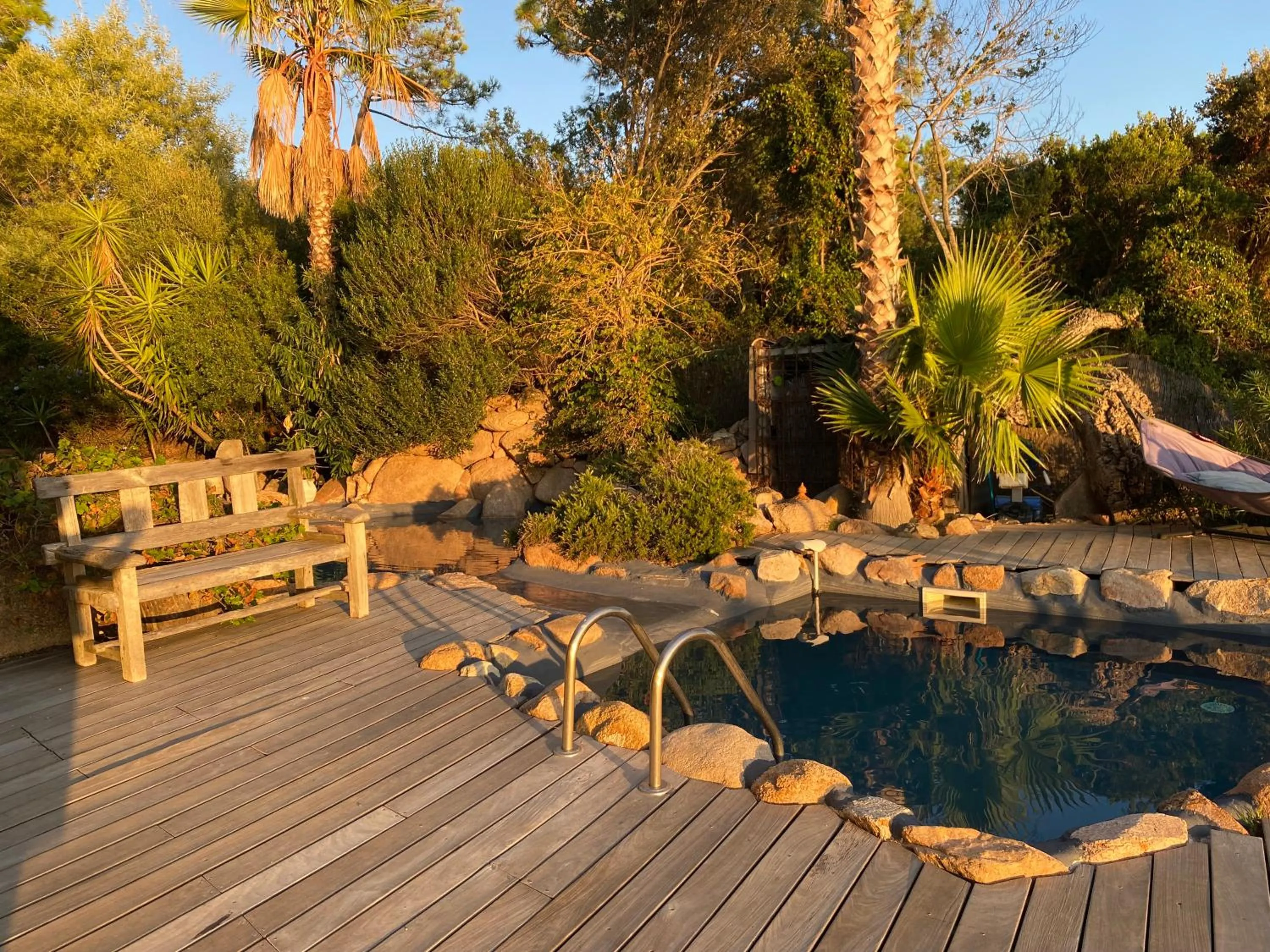 Pool view in Maranatha, front de mer avec plage