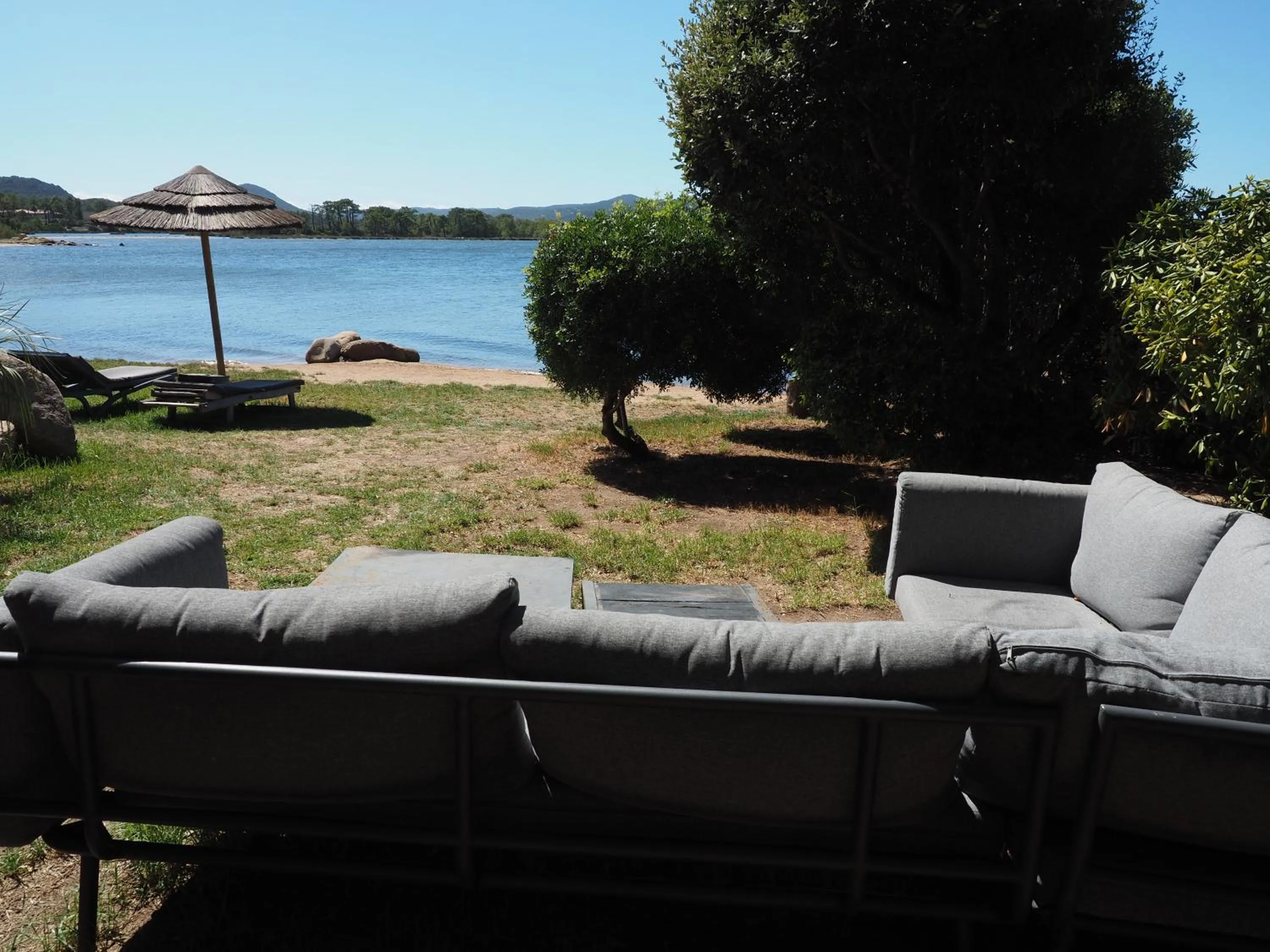 Living room in Maranatha, front de mer avec plage