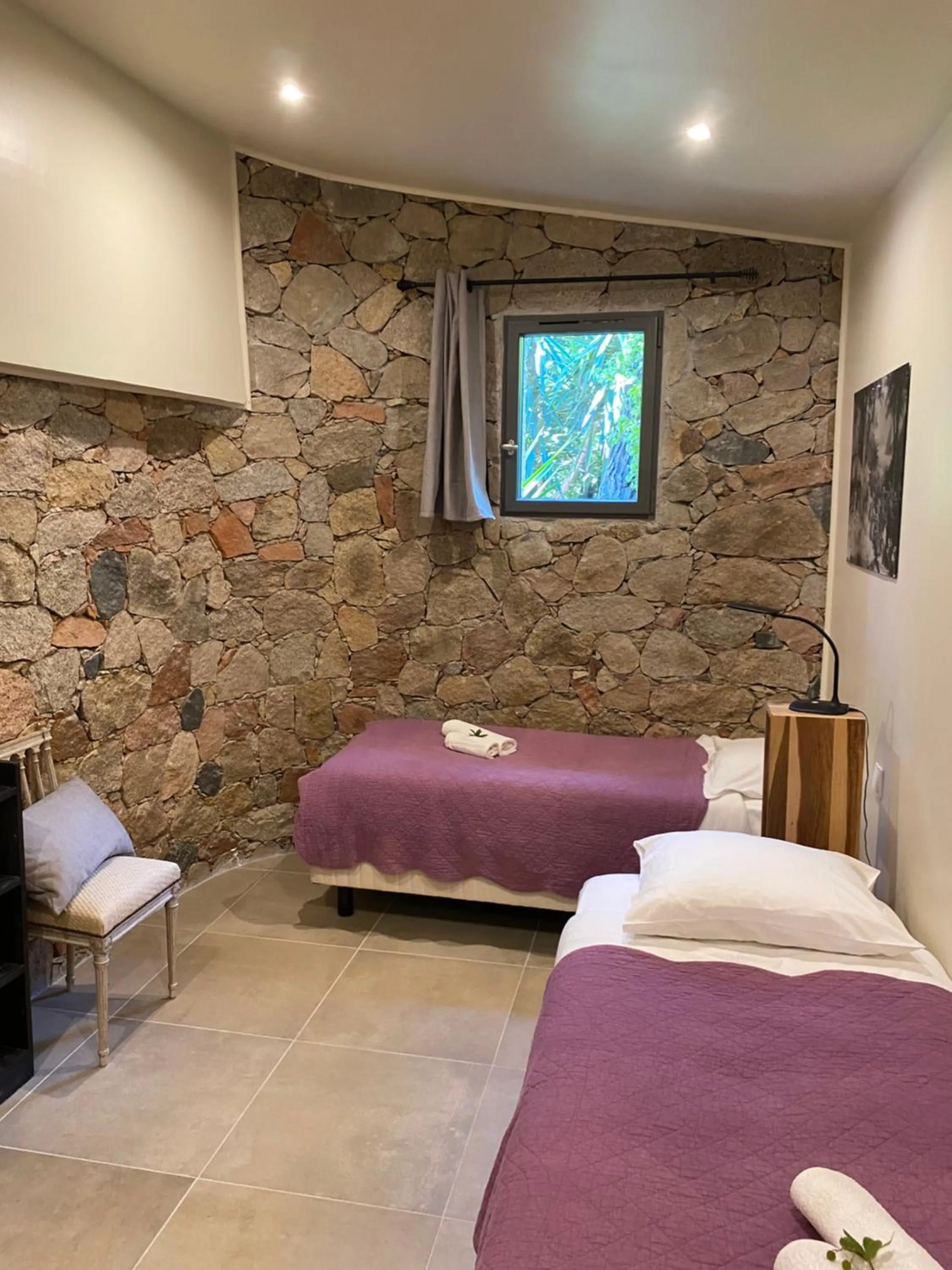 Bed in Maranatha, front de mer avec plage