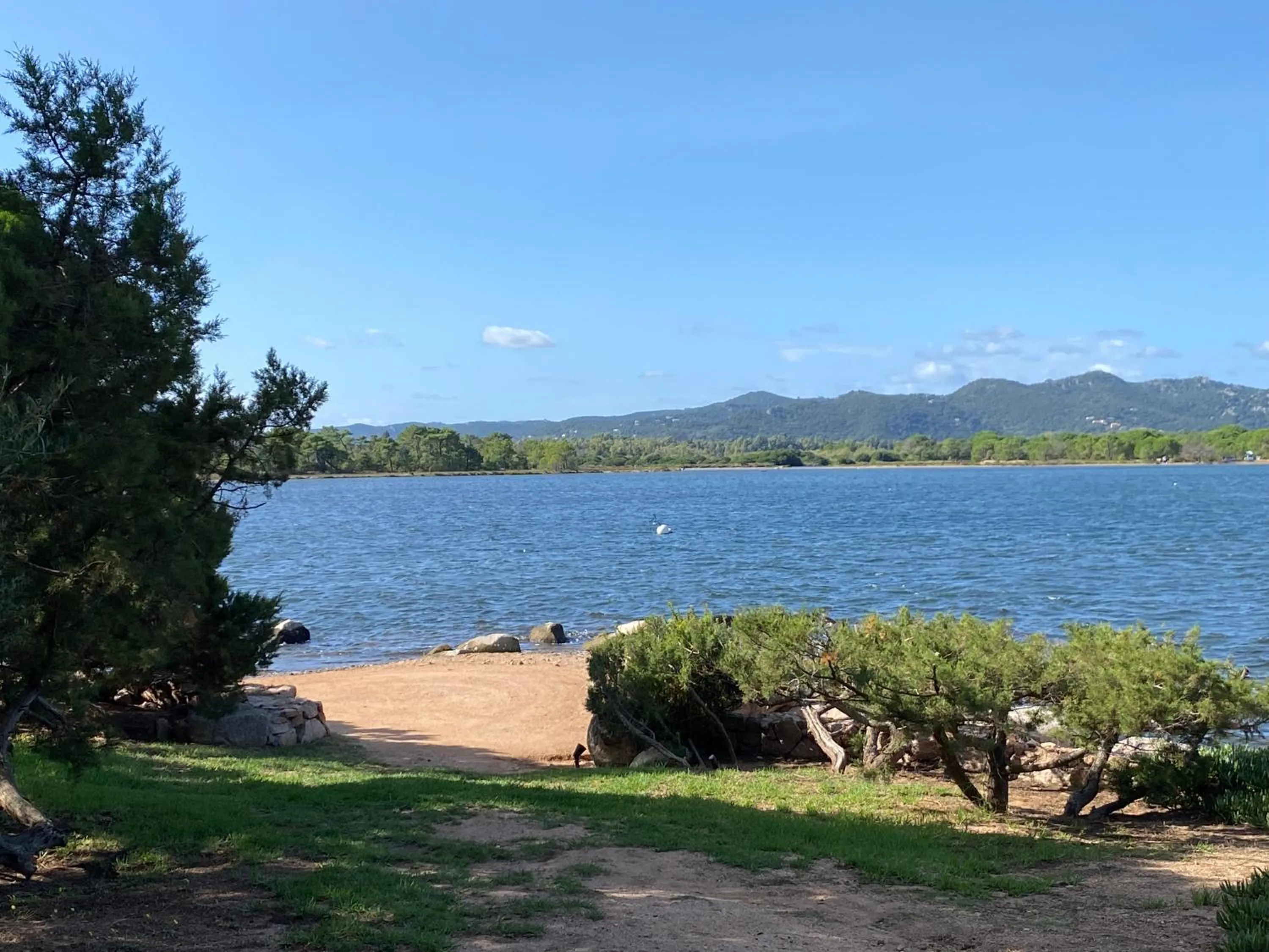 Beach in Maranatha, front de mer avec plage